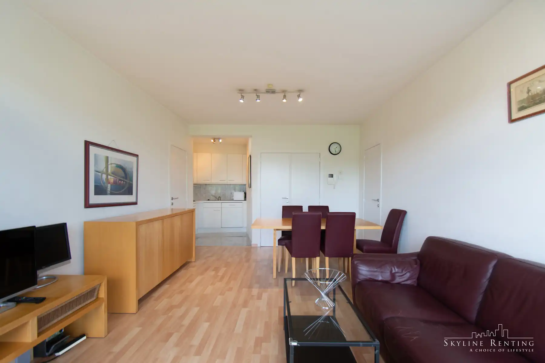 2 slaapkamer gemeubeld appartement met terras foto 3