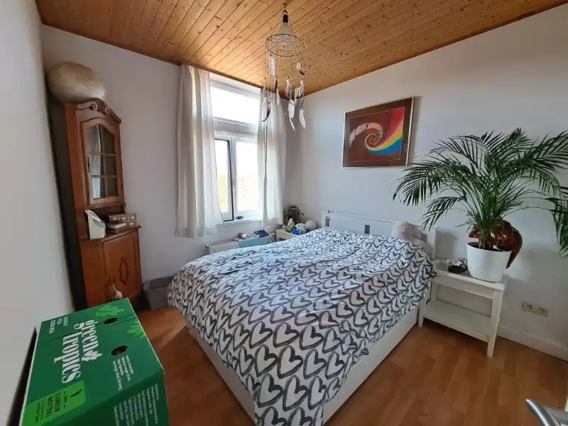 Vernieuwde 4-slaapkamerwoning met ruim TERRAS te huur in Brugge foto 8