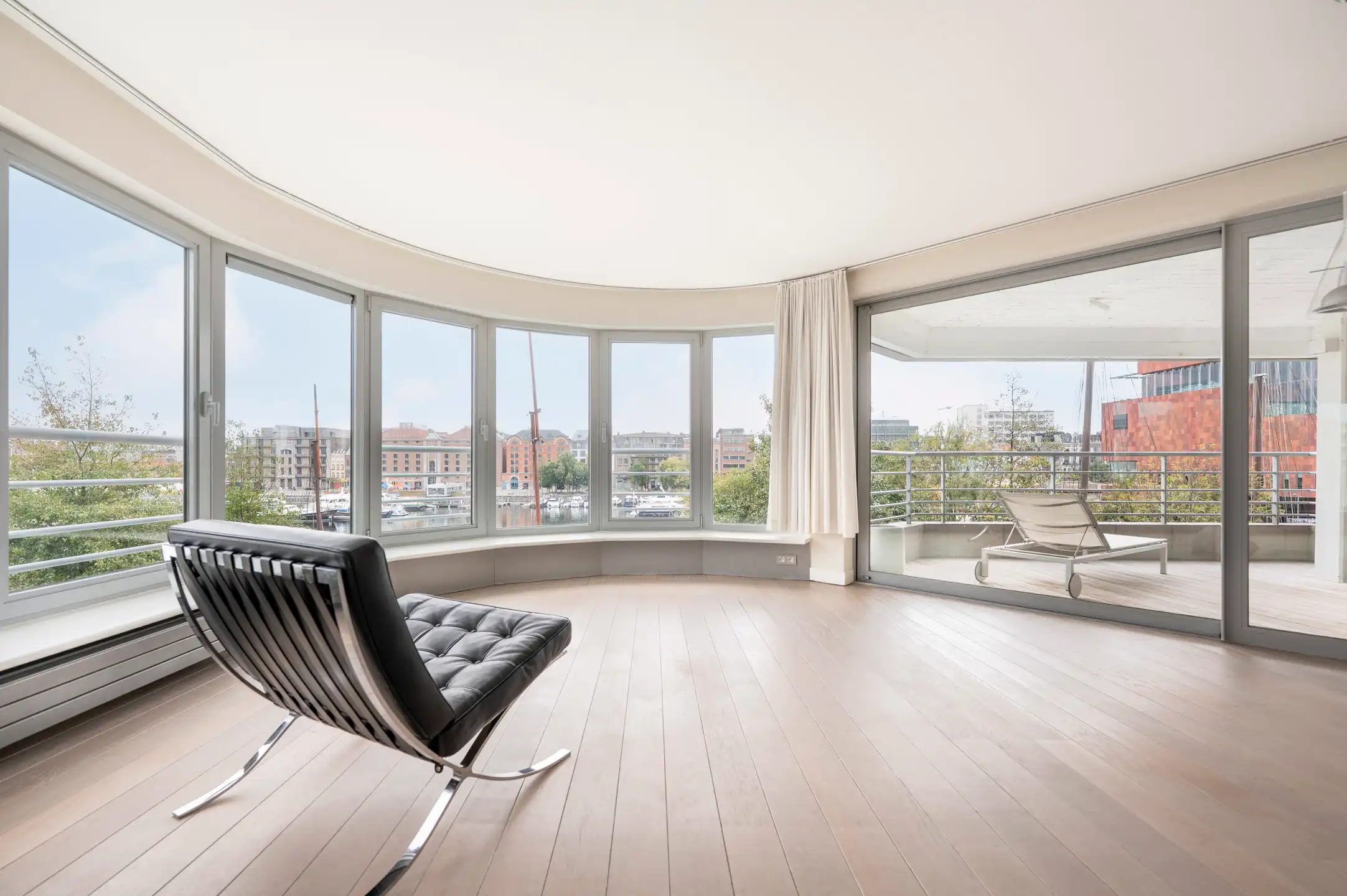 ANTWERPEN EILANDJE – Exclusief wonen aan de Jachthaven foto {{pictureIndex}}