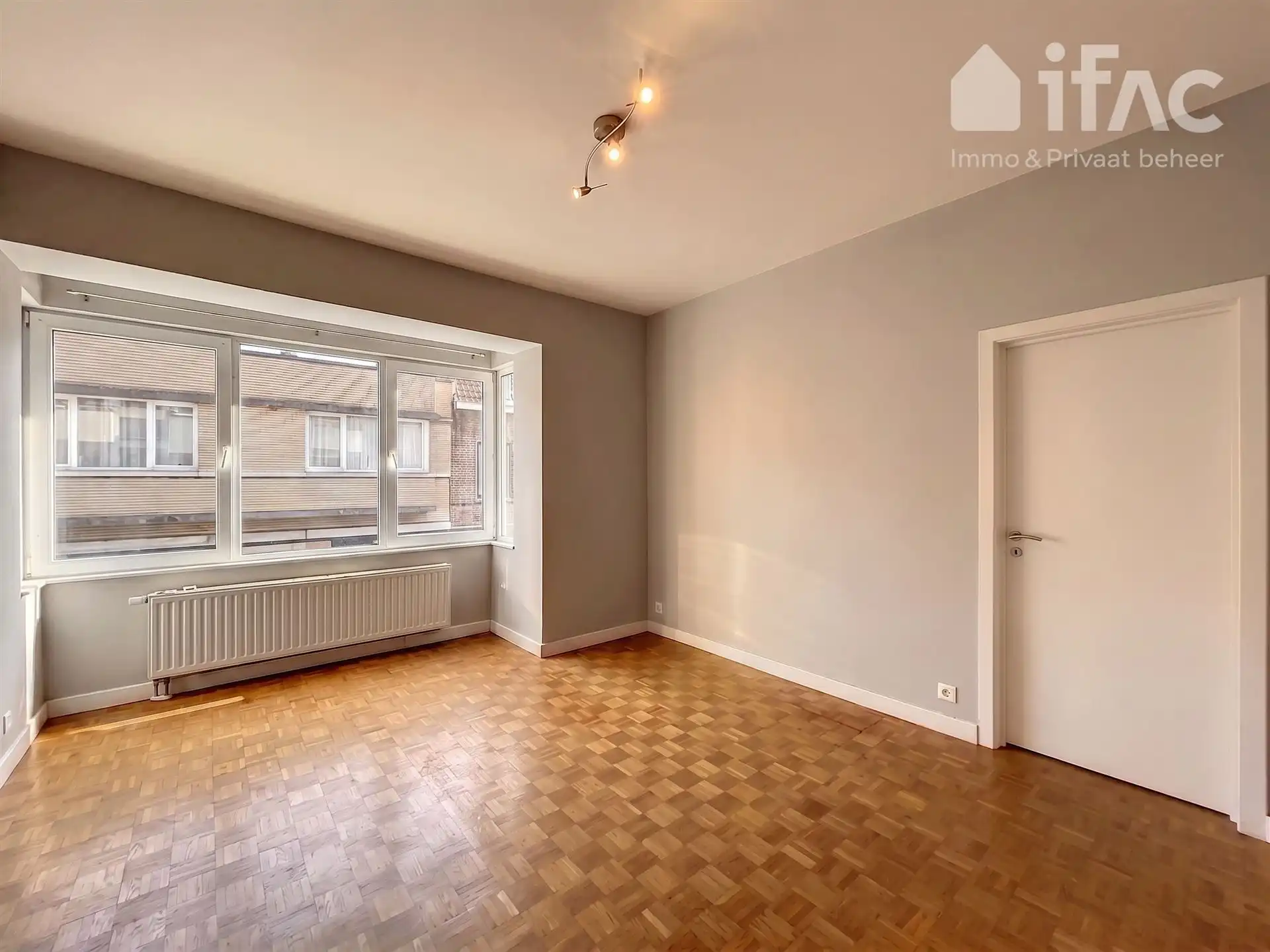 Leuk gelegen 1 slaapkamer appartement foto 3