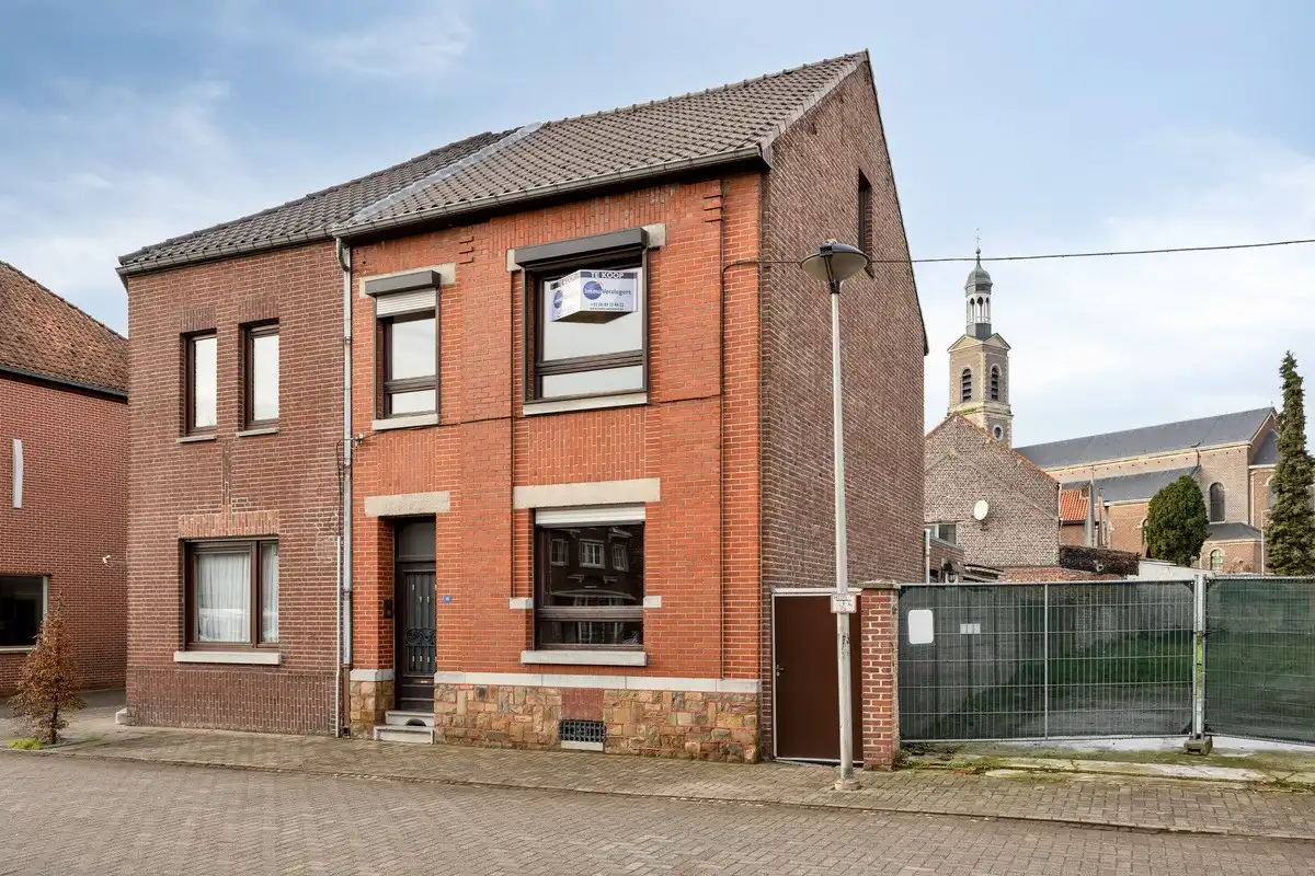 Ruime, op te frissen gezinswoning met 4 slaapkamers en knusse tuin in het gezellige Vlijtingen, Riemst foto 2