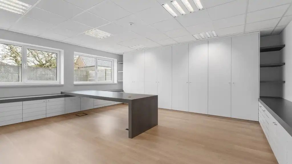 Bedrijfspand met woonst te huur in Dikkelvenne foto 3