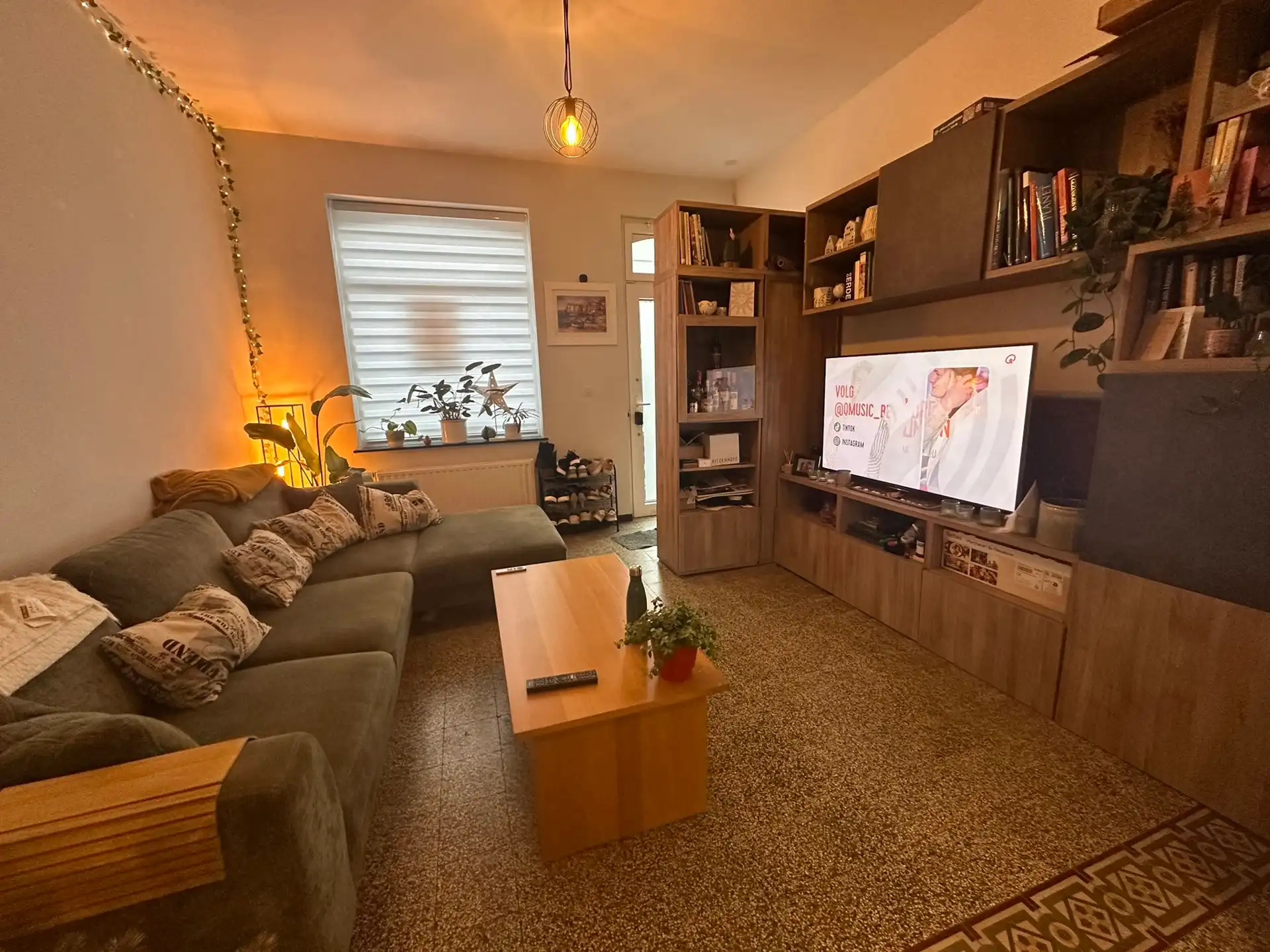 WONING MET 3 SLPK, TERRAS, TUINTJE EN 2 AUTOSTAANPLAATSEN foto 2