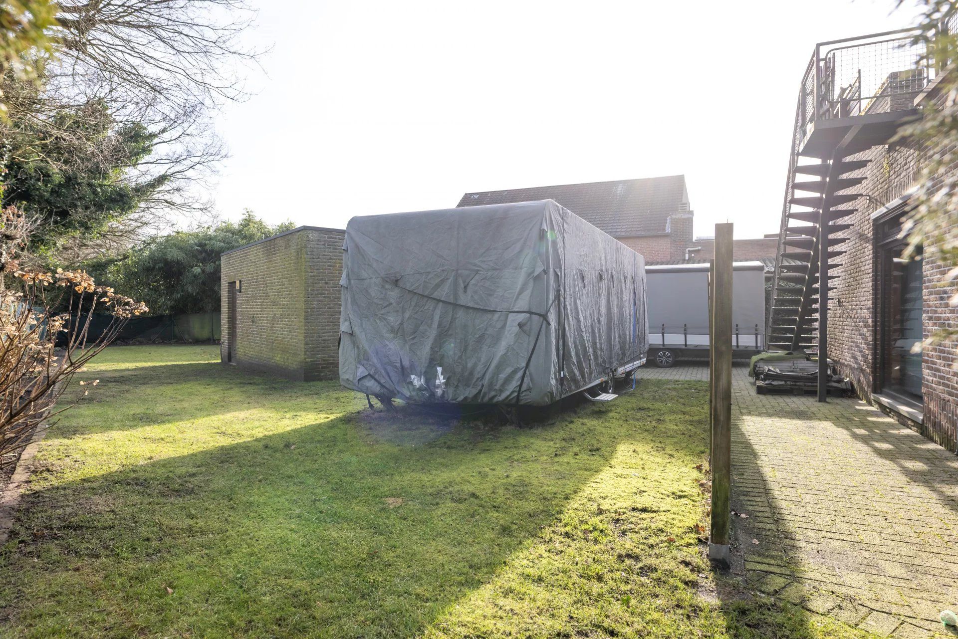Ruim appartement met 4 slaapkamers, groot terras, tuin en garage. foto 39