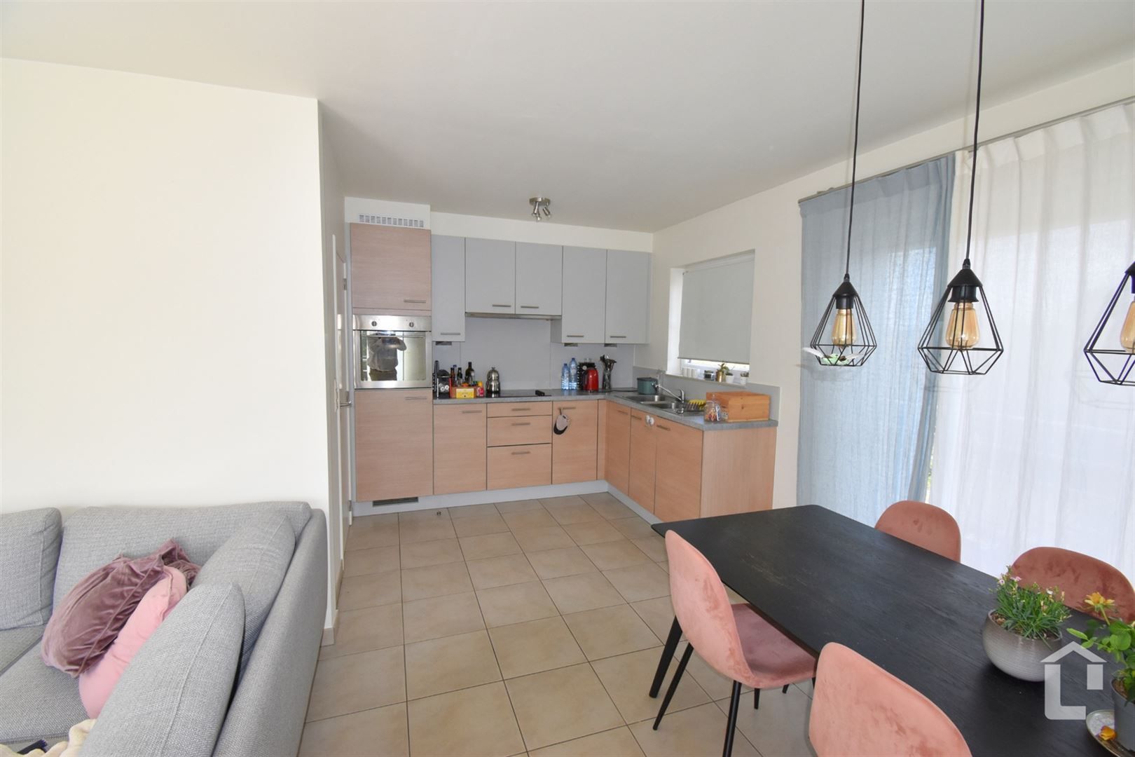 Lichtrijk appartement nabij station Eke-Nazareth foto 4