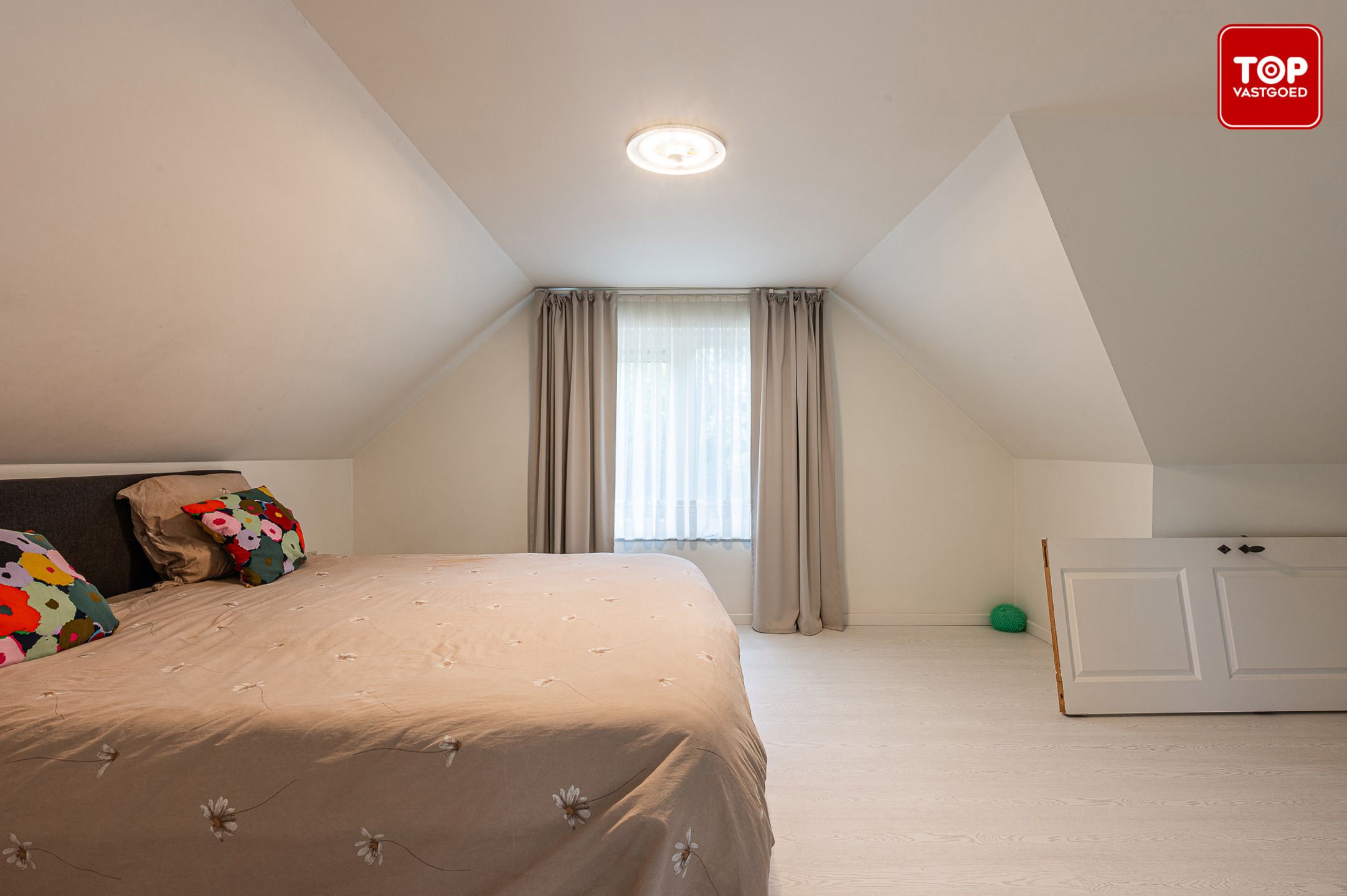 Alleenstaande woning met 3 slaapkamers, 2 badkamers en inpandige garage  foto 19