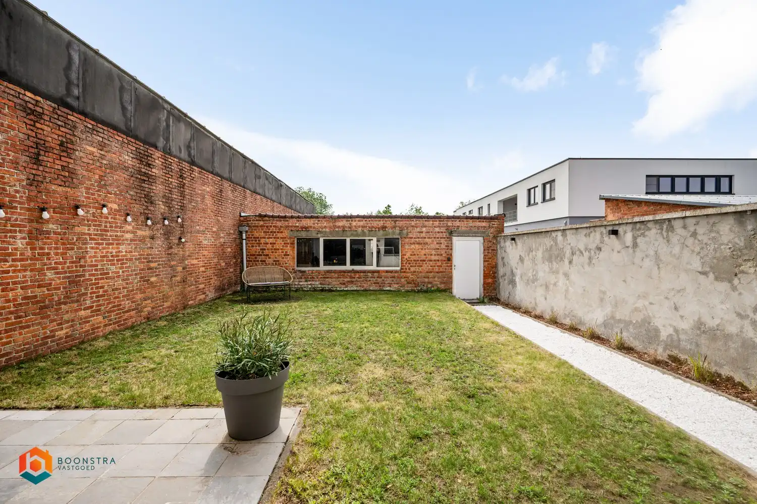 Ruim, energiezuinig en gerenoveerd gelijkvloersapp met 2 slpkrs en mooie tuin foto 14
