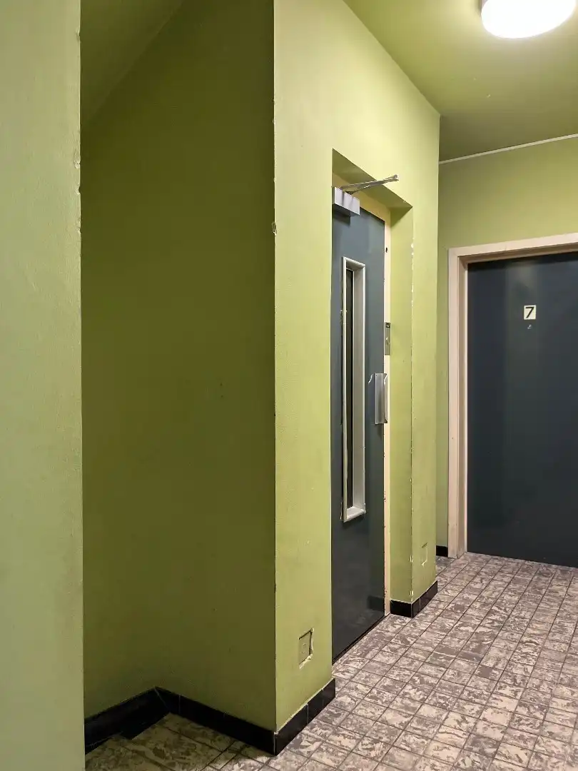 Vrije studio met open zicht op het station foto 13