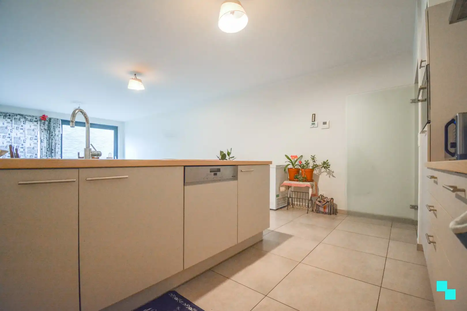 Recent, gelijkvloers appartement met garage te Westrozebeke foto 11