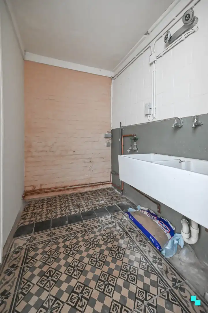 Opbrengsteigendom met winkelruimte én ruime garage in centrum Izegem foto 11