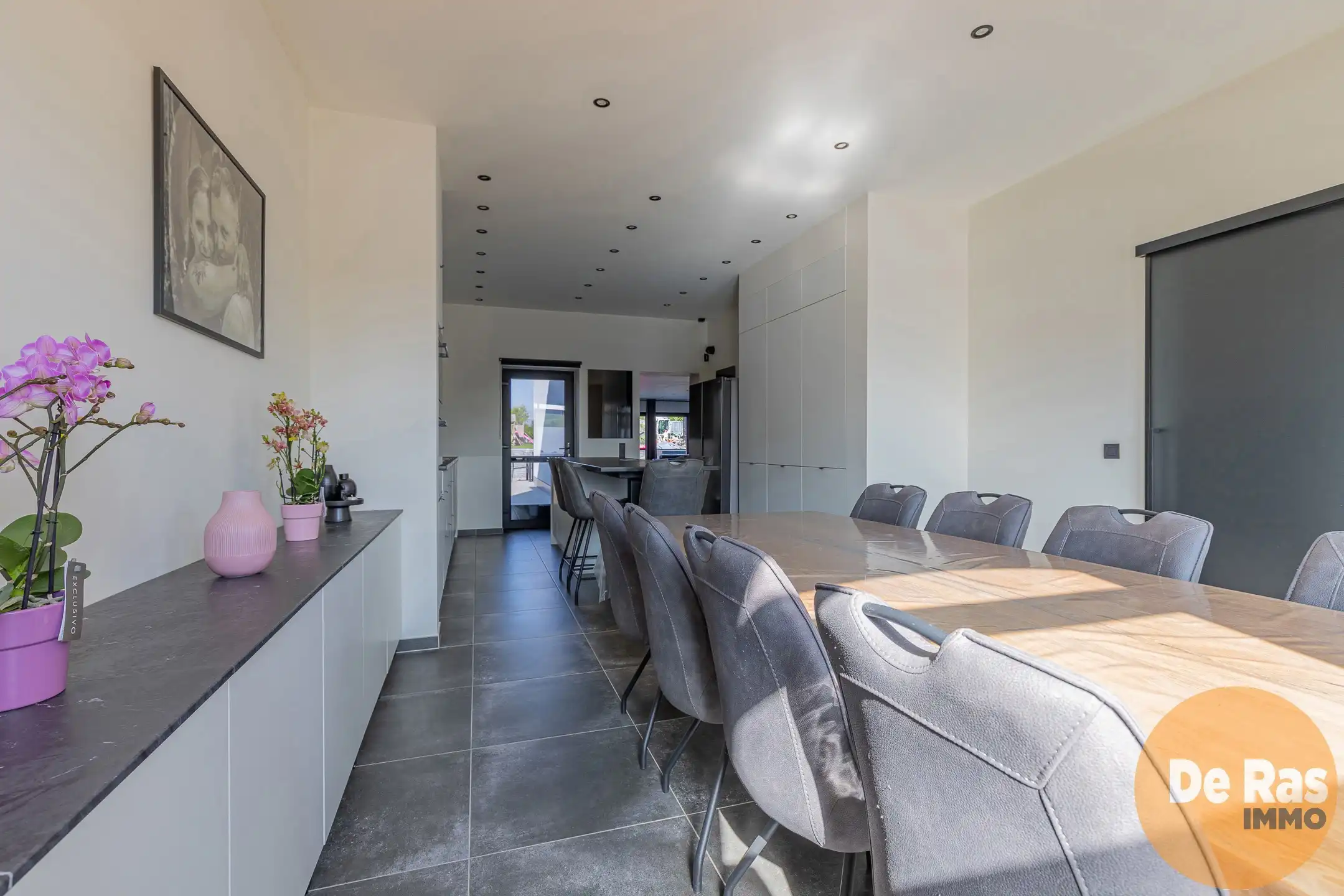 WELLE - Luxegerestaureerde herenwoning met E-peil -20! foto {{pictureIndex}}