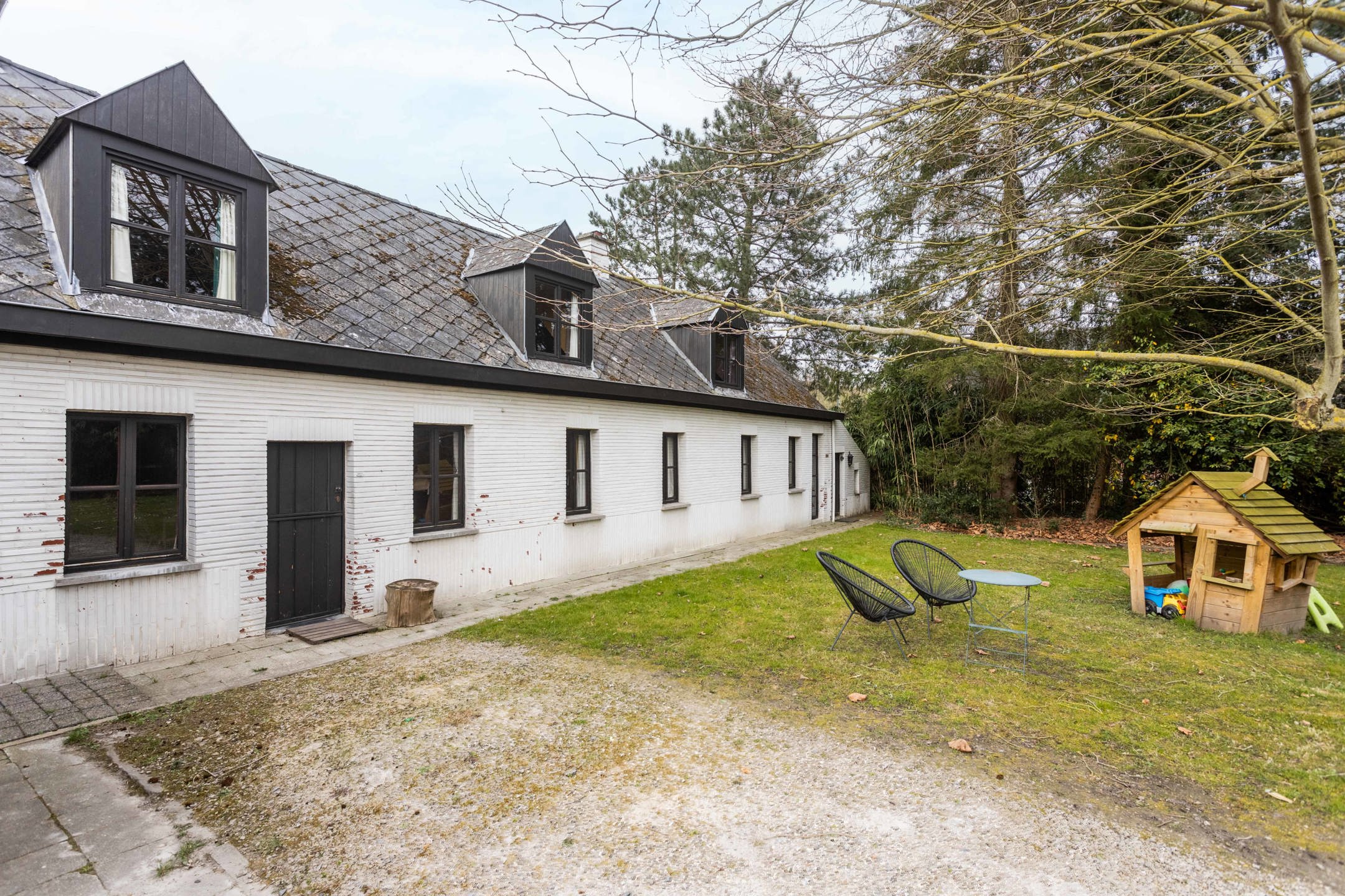 Charmante deels te renoveren alleenstaande woning  foto 4