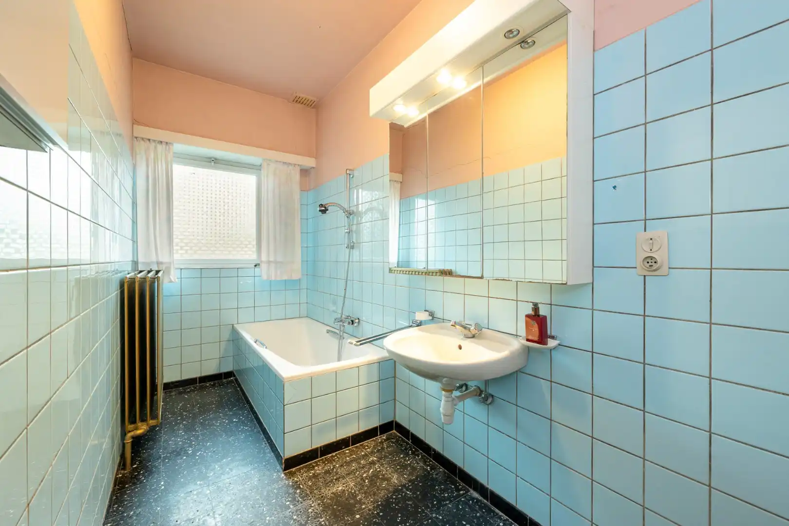 Unieke eigendom op 13.183 m² met te renoveren woning en vergunde stallingen foto 19