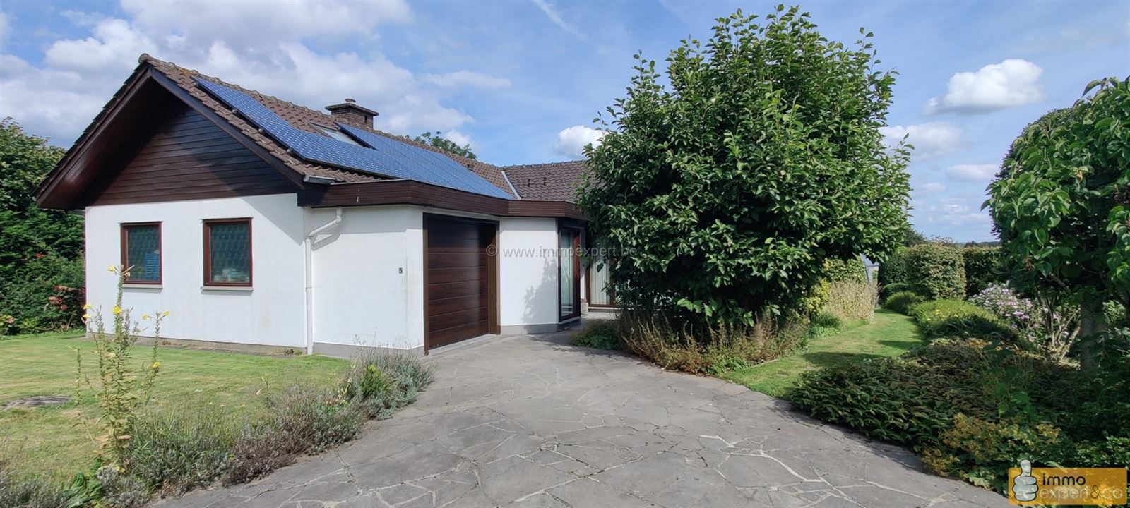 LENNIK: Bungalow in residentiële woonstraat, 3 slpks en tuin foto 2