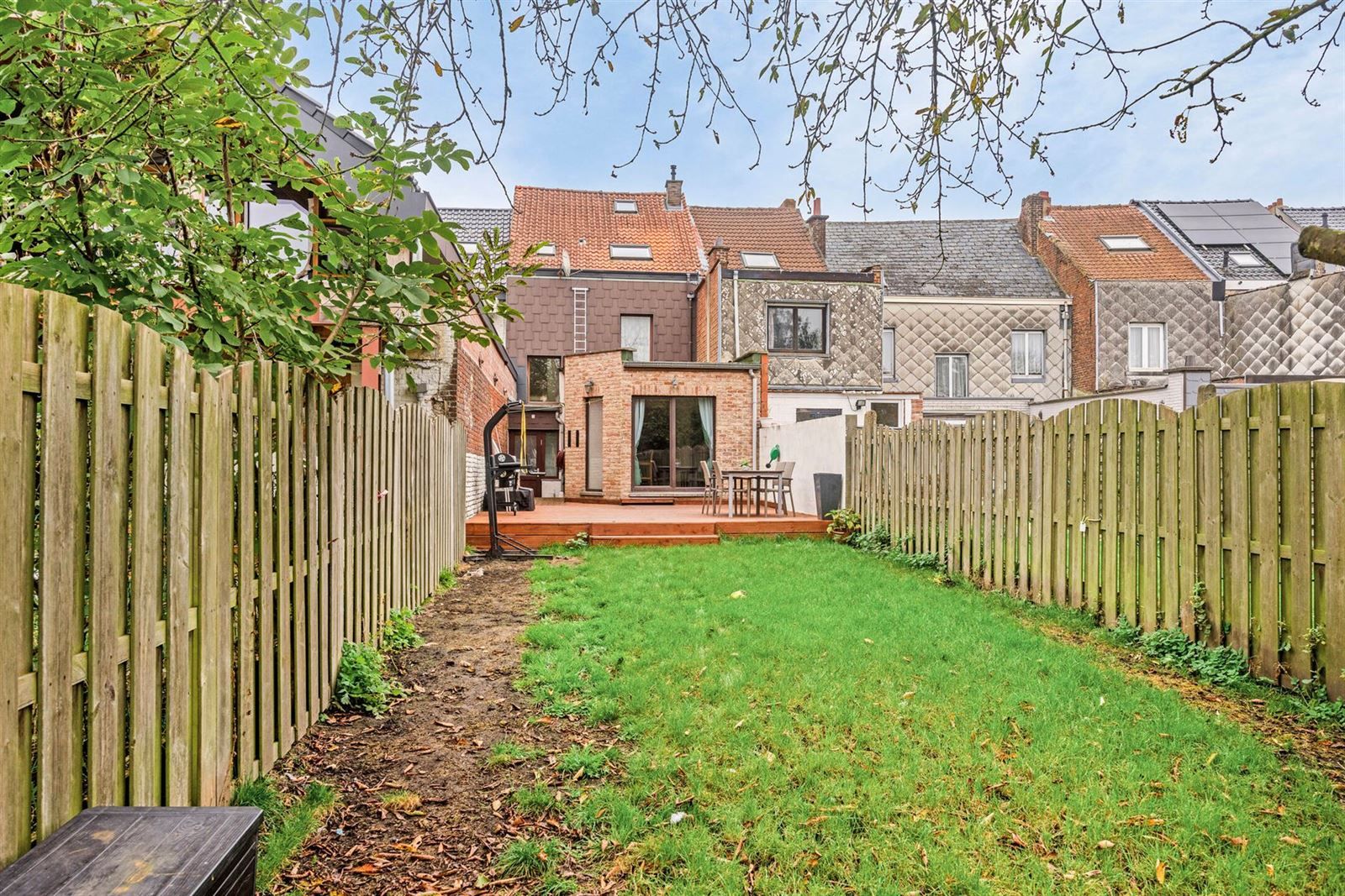 Zeer ruime woning met 4 slaapkamers, aparte studio, tuin en garage foto 9