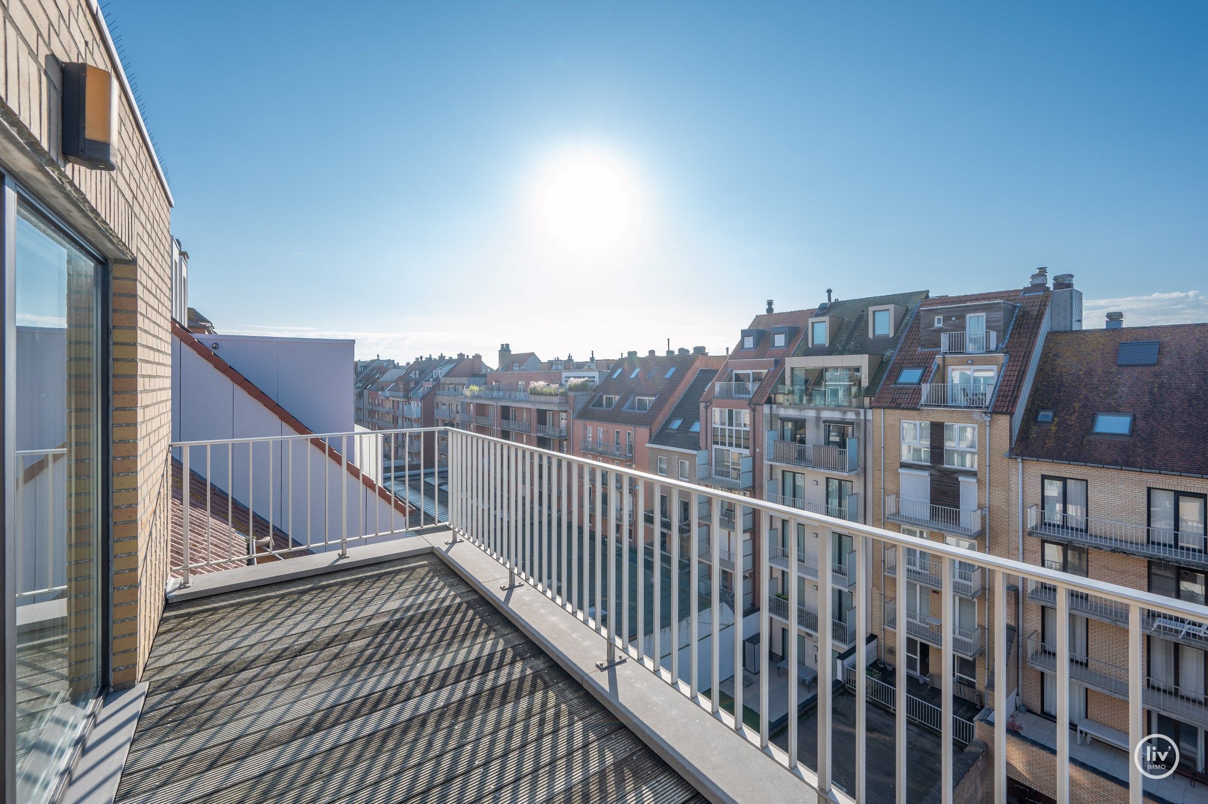 Aangename op te frissen duplex  met mooie terrassen centraal gelegen op de Leopoldlaan te Knokke.  foto 11