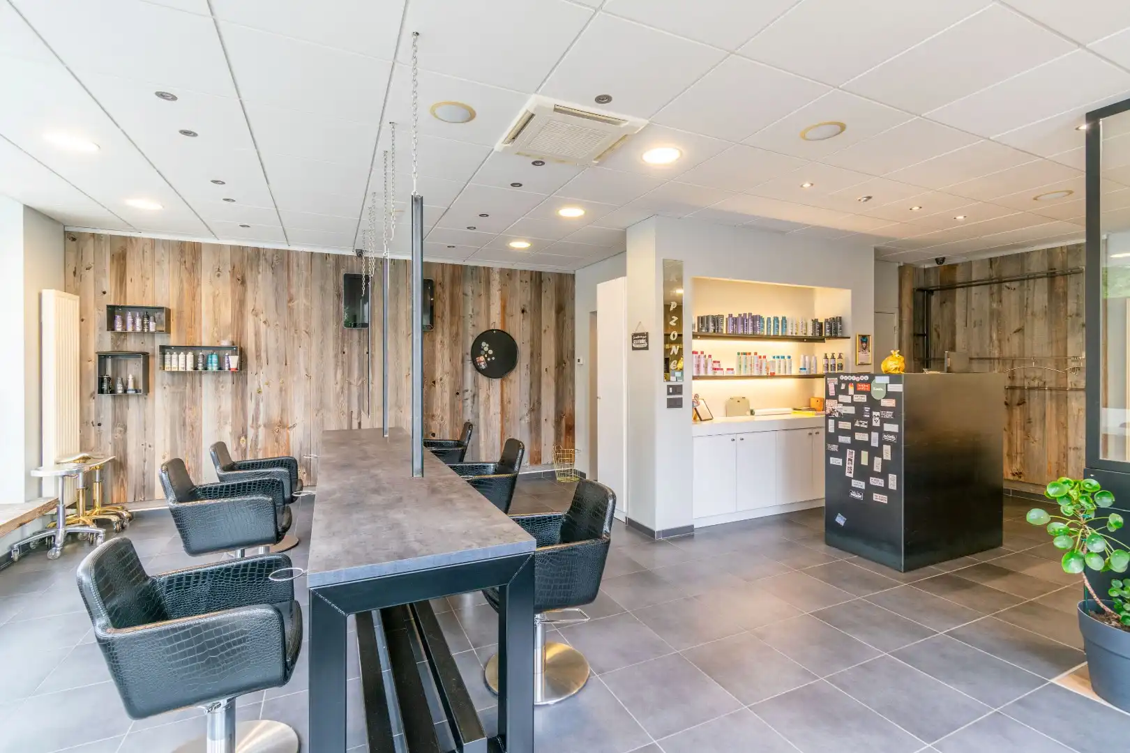 Een handels gelijkvloers op een perfecte commerciële ligging te Halle! foto 4