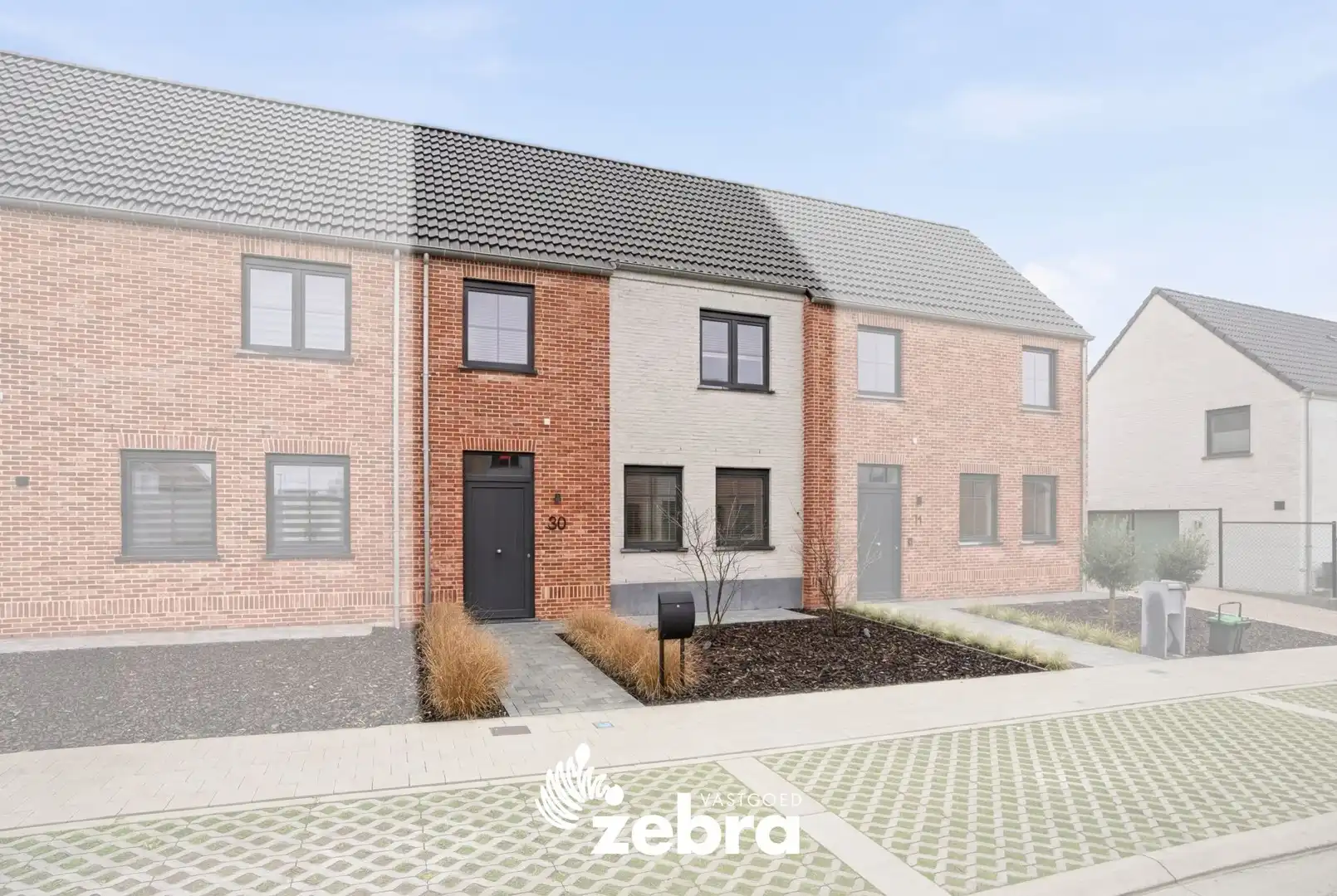 Instapklare woning met 3 slaapkamers en garage te Meulebeke! foto 2