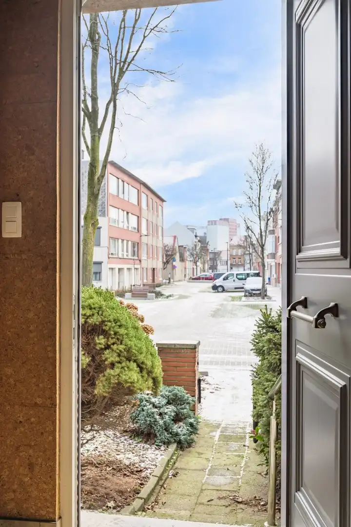 🏡 Charmante te renoveren woning met tuin in het historisch centrum van Merksem foto 26