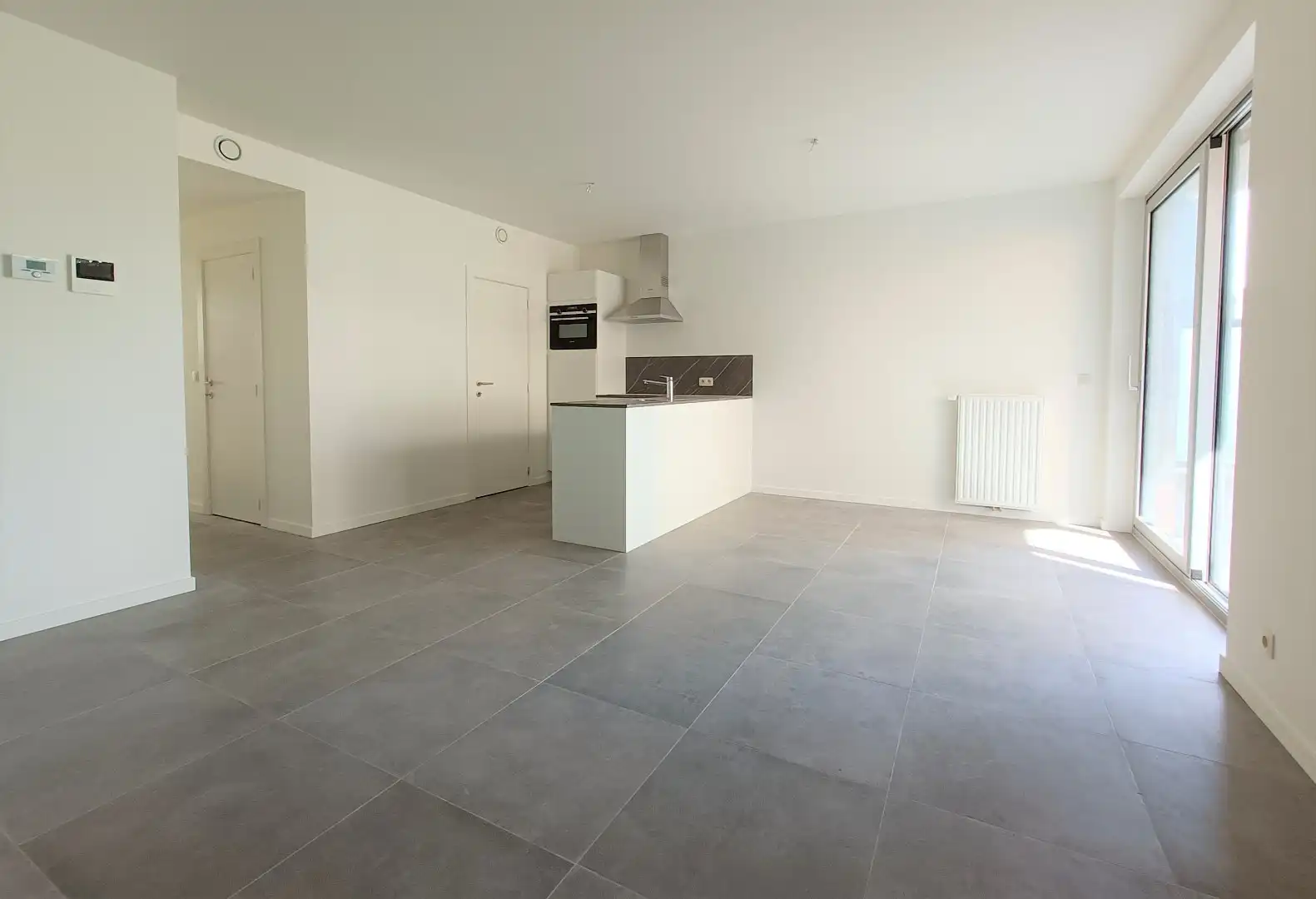 RECENT GELIJKVLOERS APPARTEMENT MET GROOT TERRAS EN AUTOSTAANPLAATS foto 5