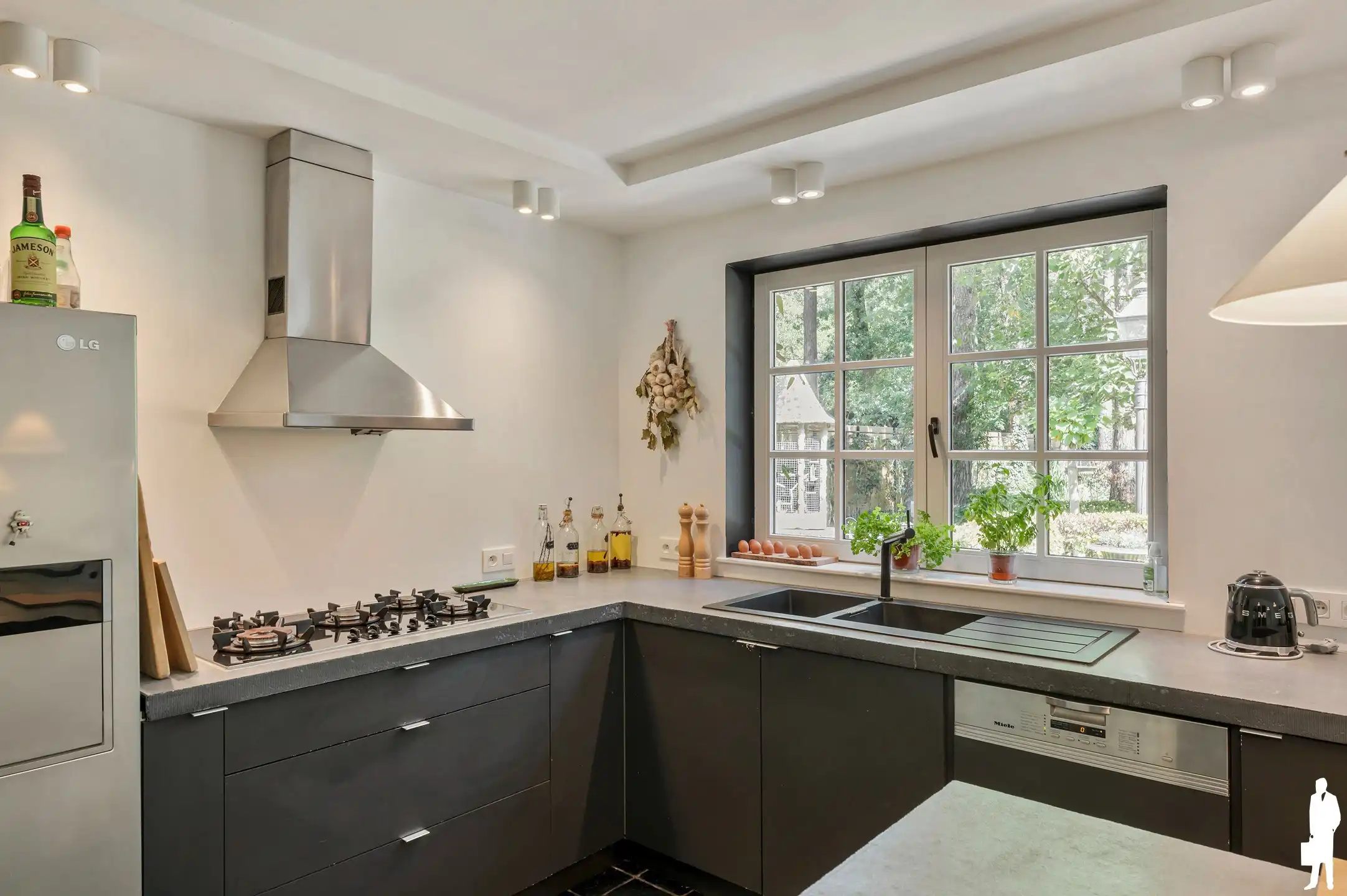 Tijdloze villa op mooi perceel van ca. 1.841m² in een uiterst rustige omgeving in Brasschaat! foto 7