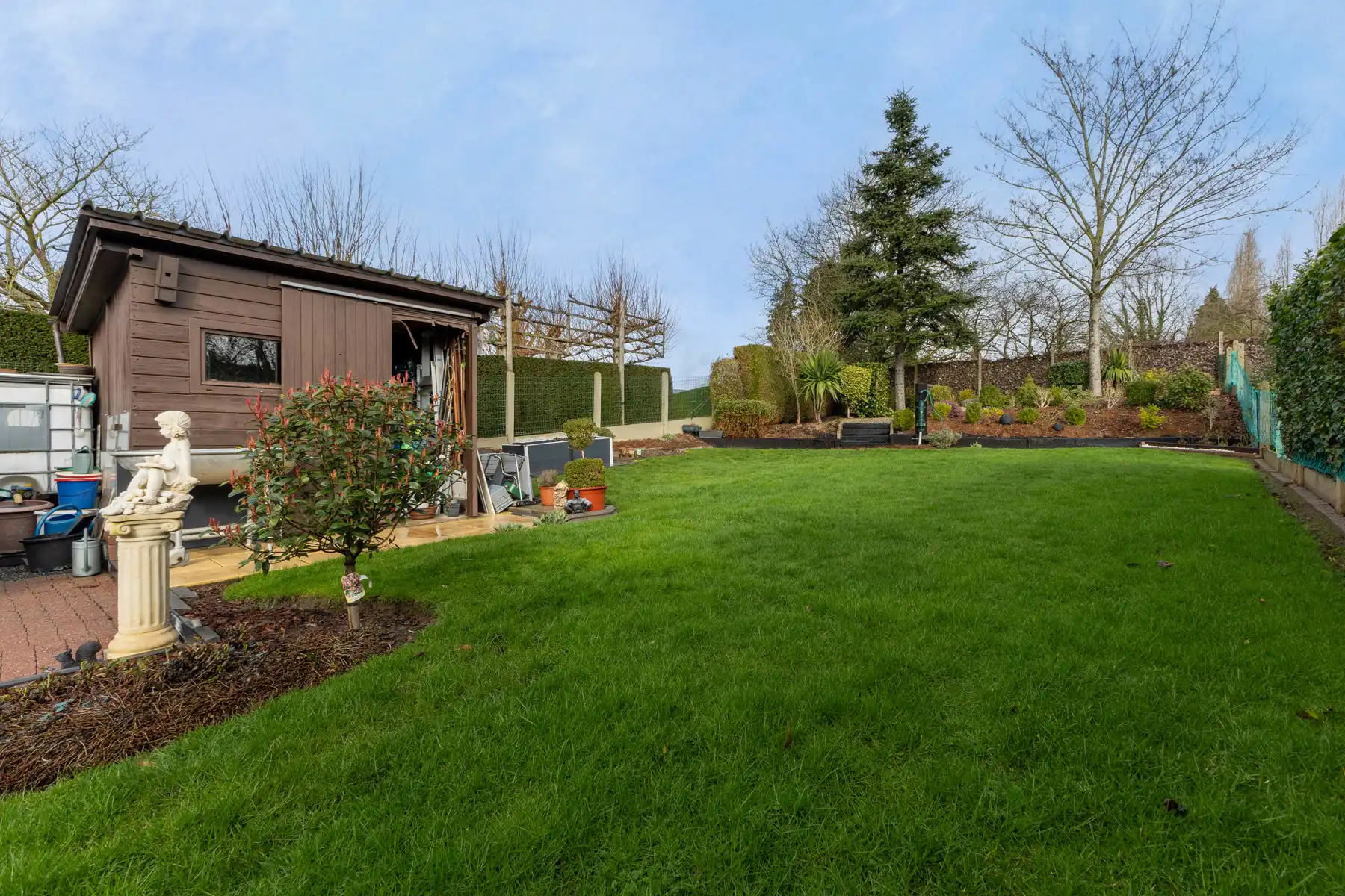 Goed onderhouden woning met prachtige tuin foto 3