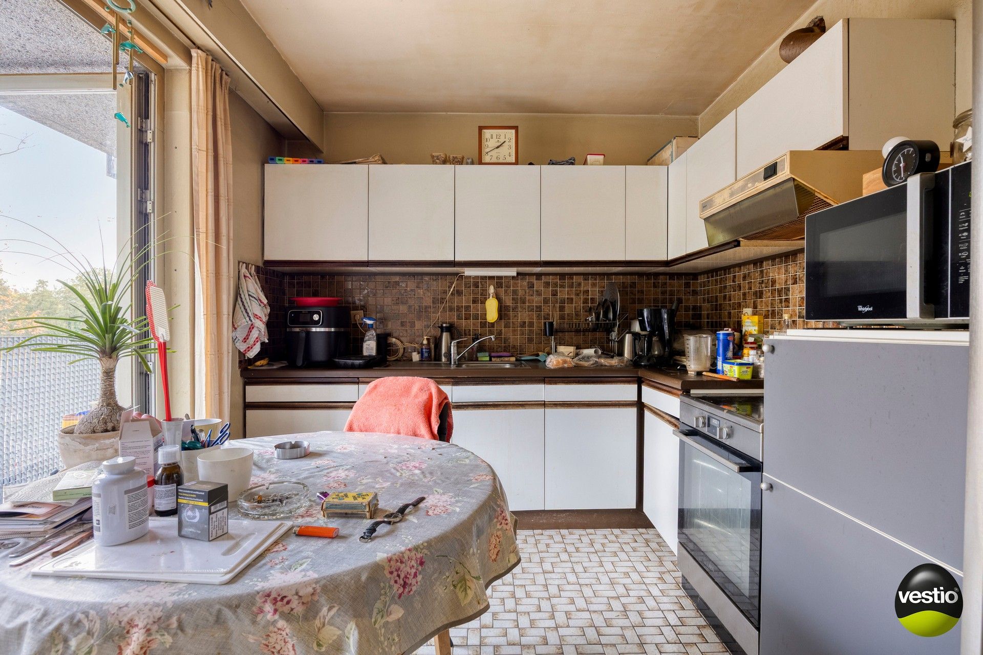 Te renoveren 2-slaapkamerappartement met terras, garagebox en kelder. foto 5