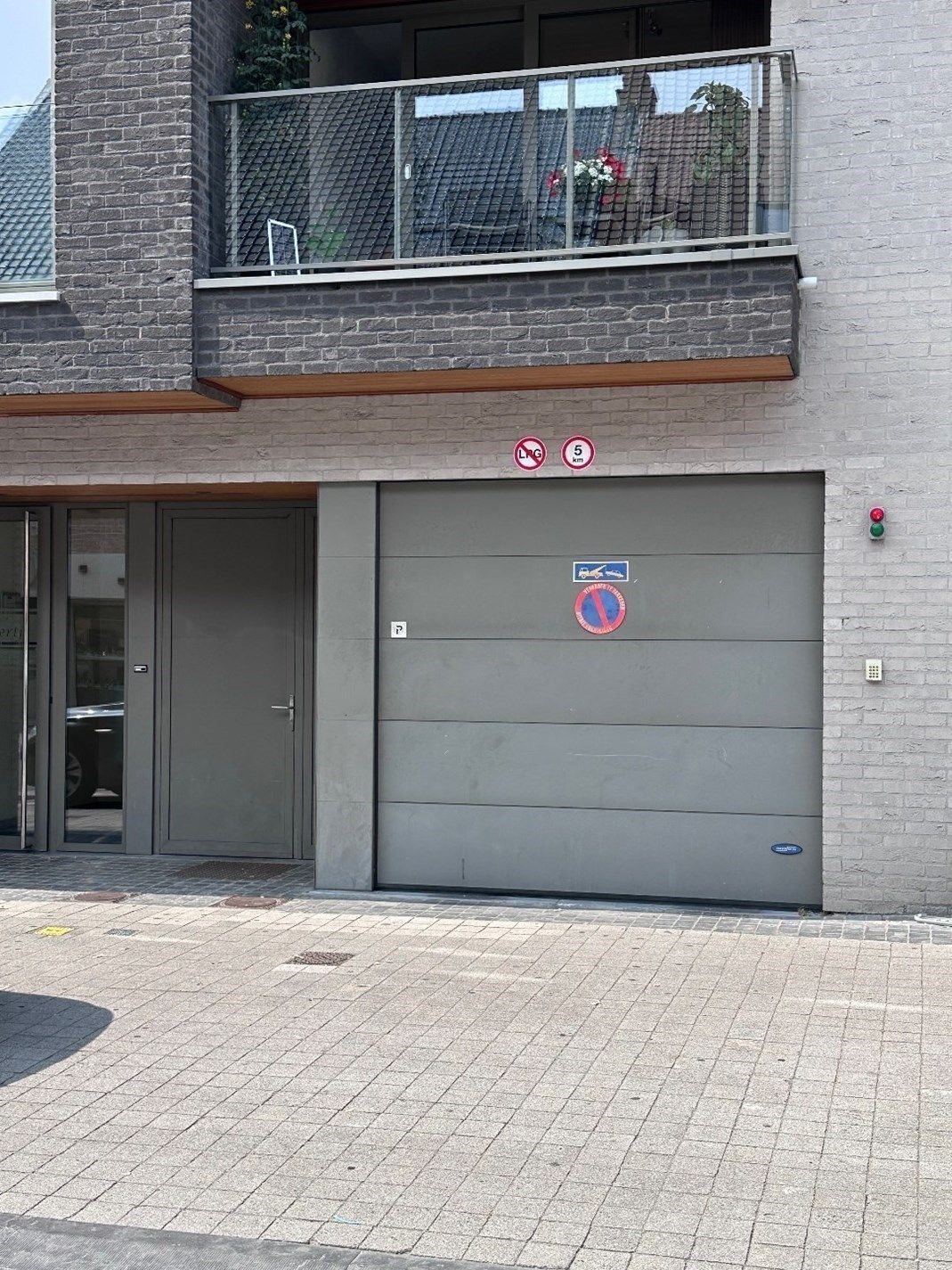 Ondergrondse parkeerplaats in centrum Gistel  foto 11