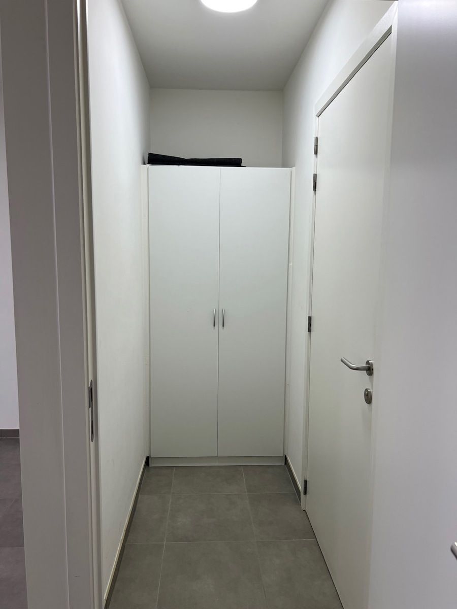 Recent dakapp met 2slpk, terras en parking foto 2