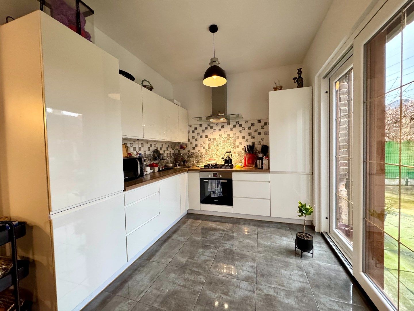 HALFOPEN WONING MET 3 SLPKS, TUIN EN GARAGE foto 6