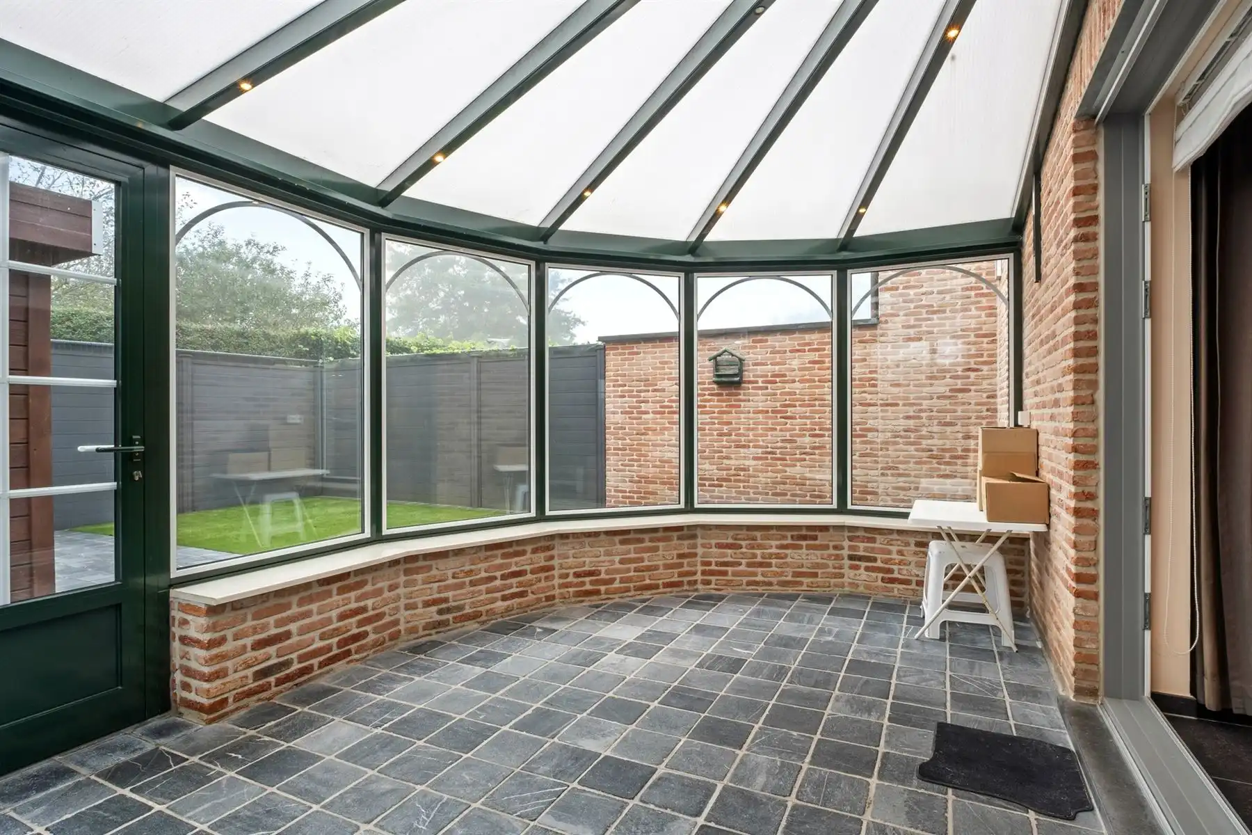 Recente woning met drie ruime slaapkamers en garage foto 7