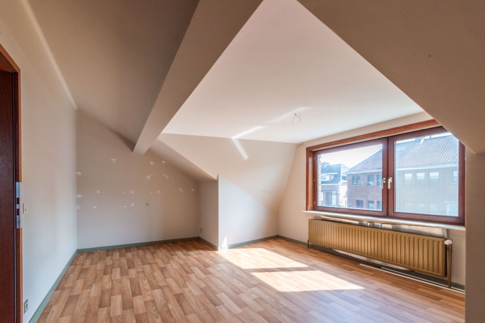 4-GEVEL WONING MET 4 SLAAPKAMERS + 2 BADKAMERS ! foto 15