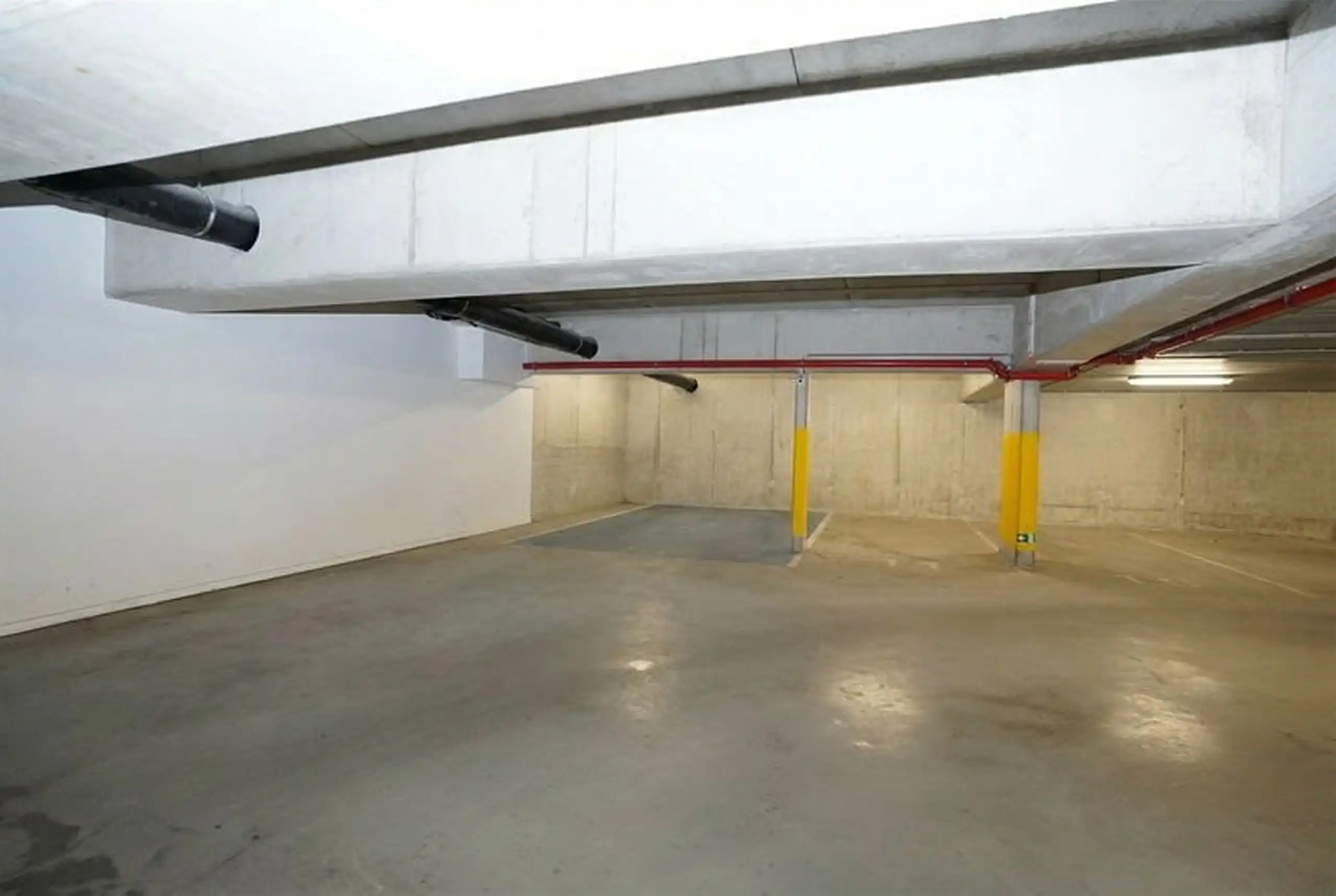 Onweerstaanbare serviceflat met grote staanplaats en terras! foto 3