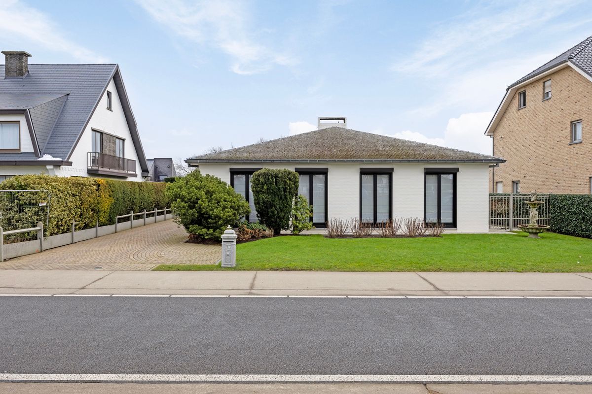 Hoofdfoto van de publicatie: Ruime gelijkvloerse woning met bedrijfshal