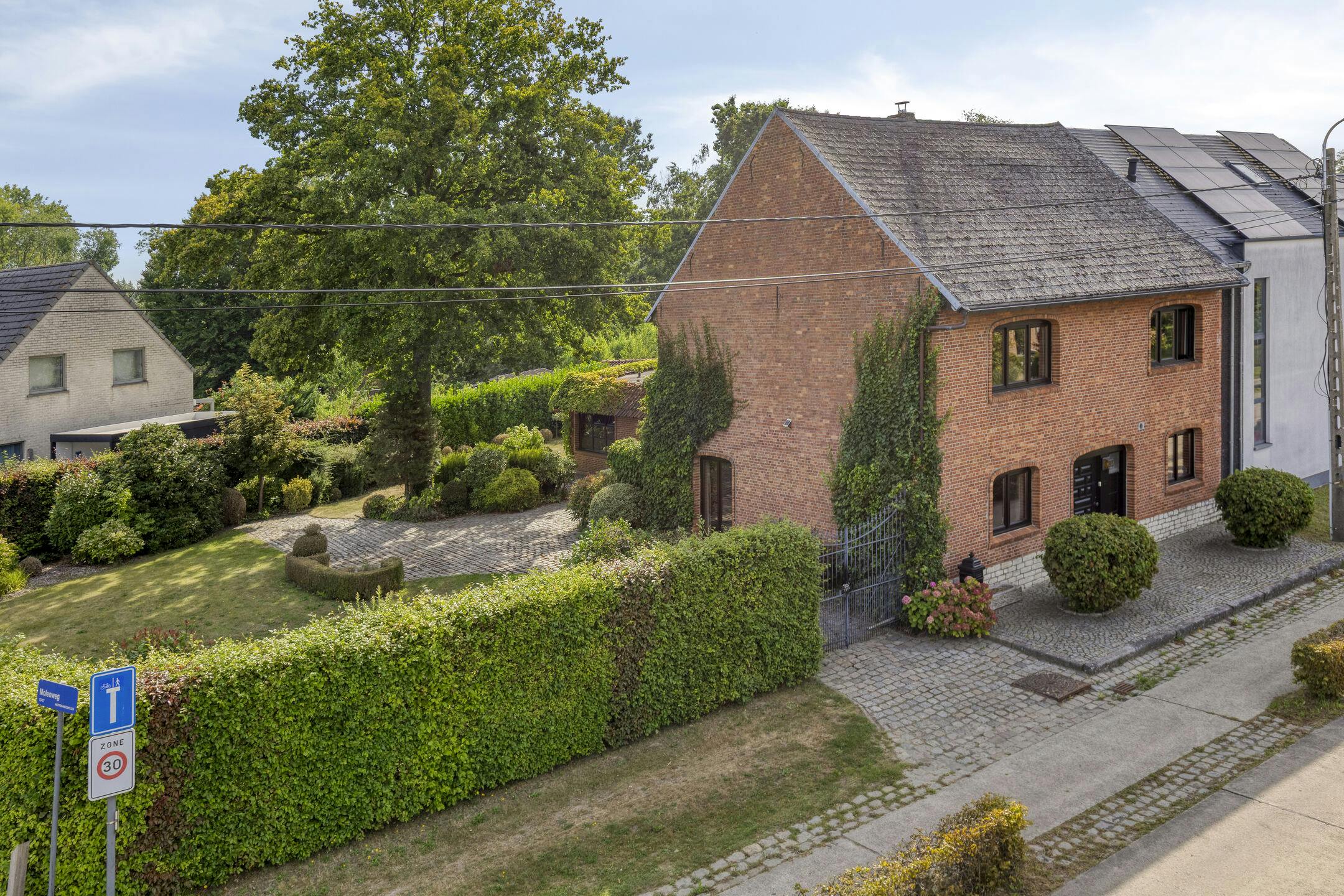 Hoofdfoto van de publicatie: Charmante woning op ruim perceel te Heffen