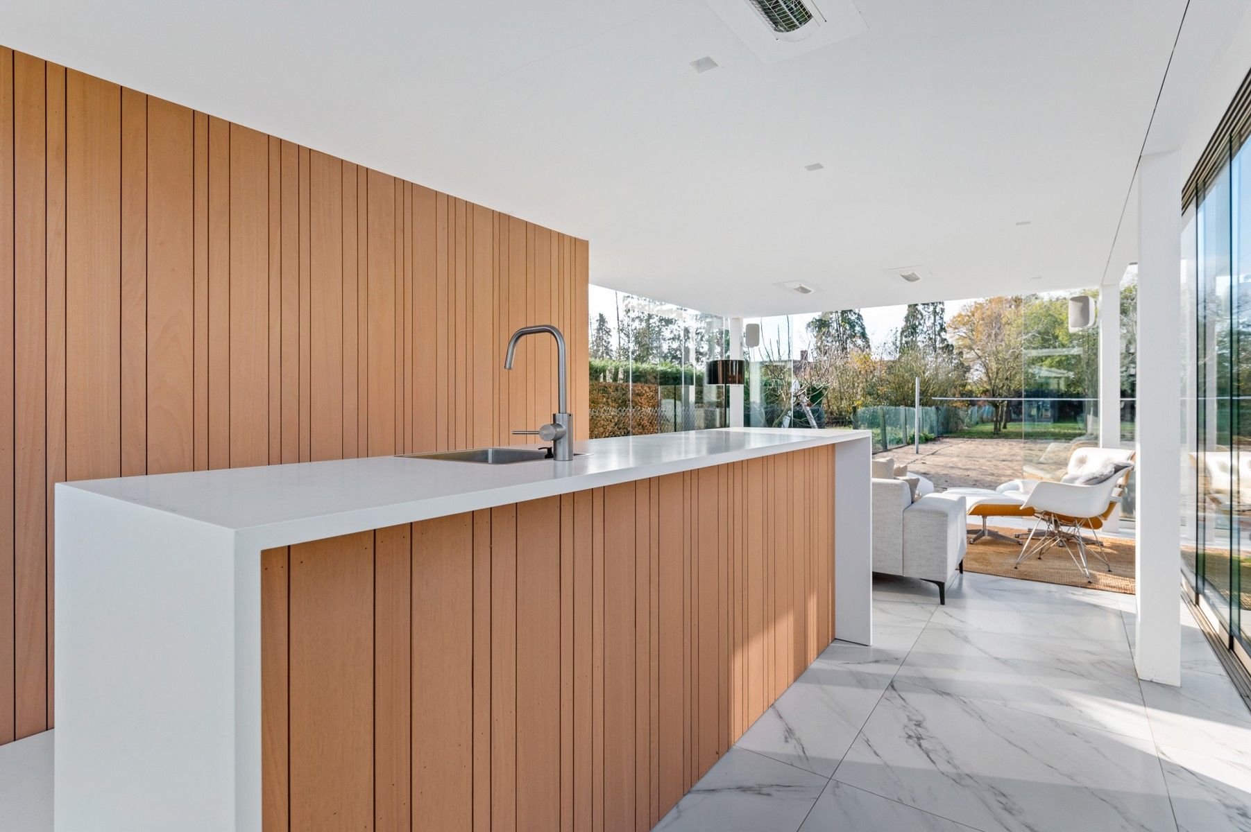 Zeer moderne woning met hoogwaardig afgewerkte binnen- en buitenruimte. foto 18