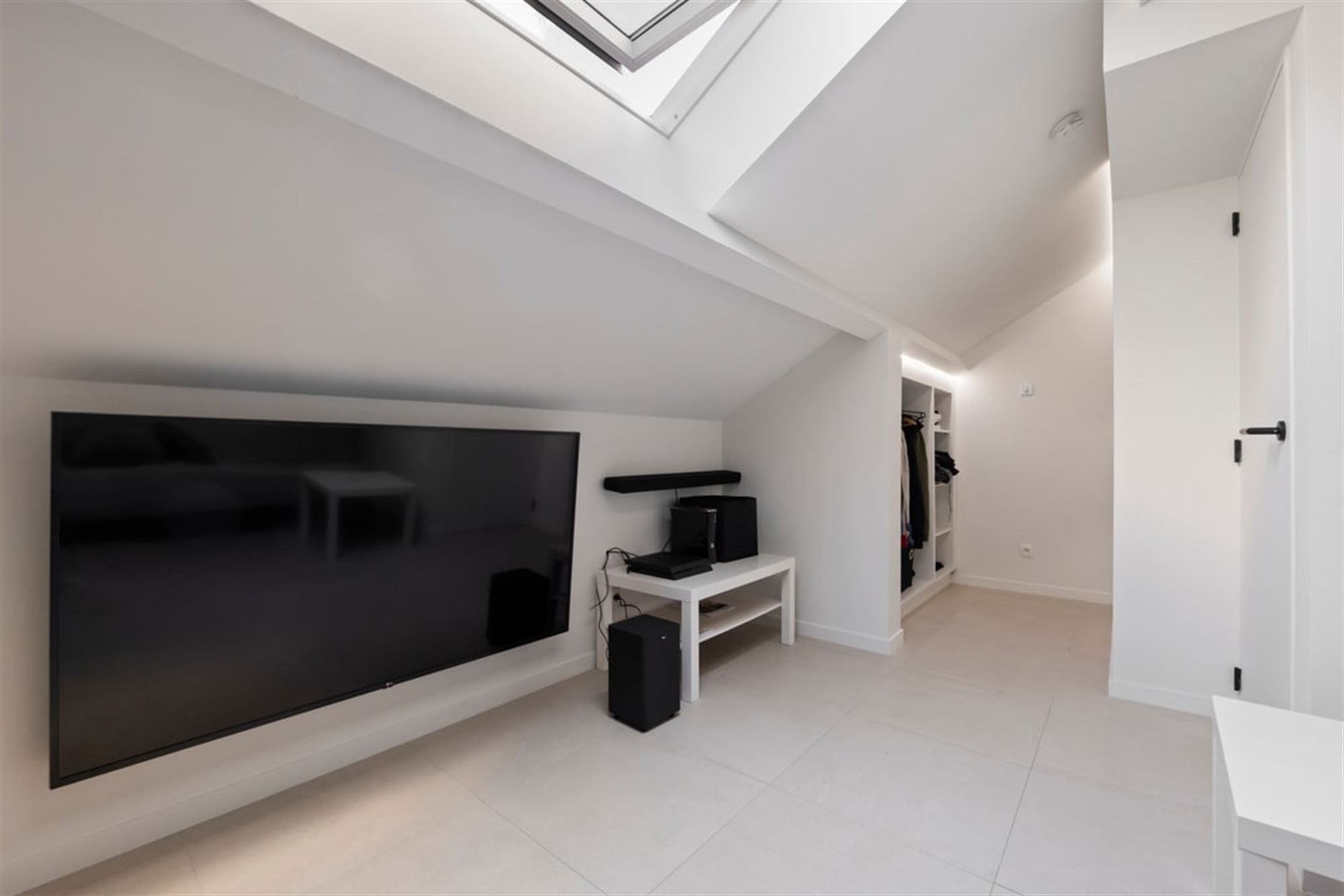 UNIEKE DESIGNWONING MET MODERNE AFWERKING EN STIJVOLLE ARCHITECTUUR foto 55