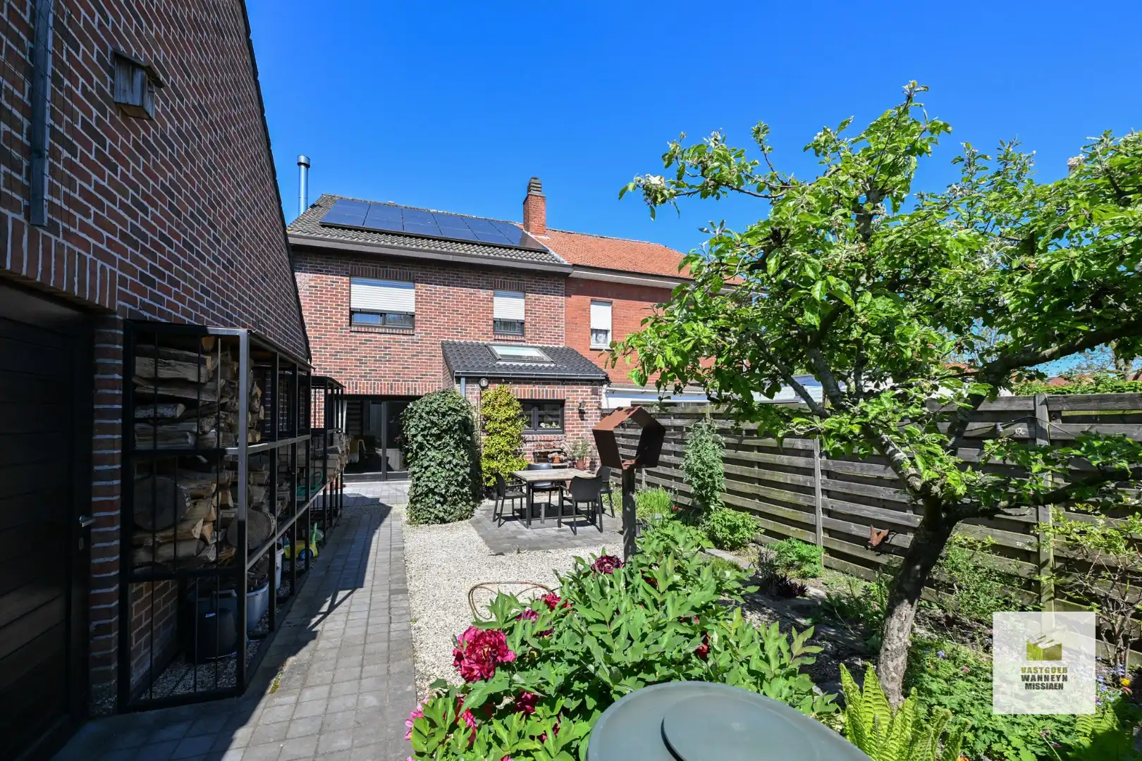 Centraal en rustig gelegen woning met 3slpk, garage en tuin foto 24