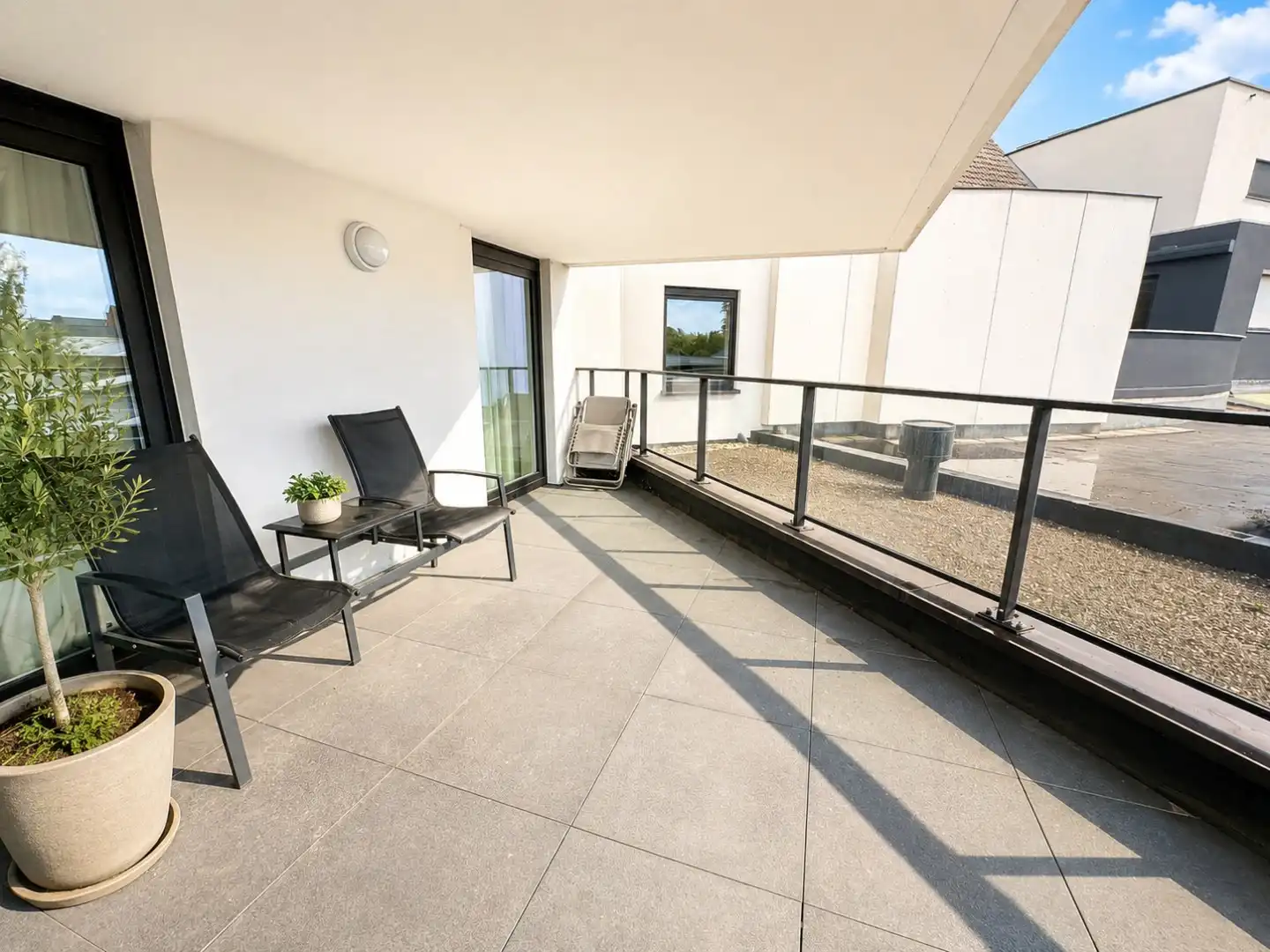 Lichtrijk 2-slp appartement met zonnig terras én garage, Torhout foto 5