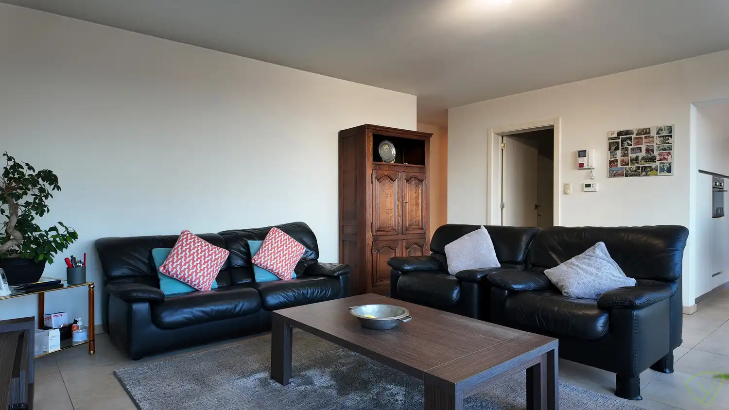 Lichtrijk appartement met panoramisch uitzicht op de Markt van Eeklo! foto 6