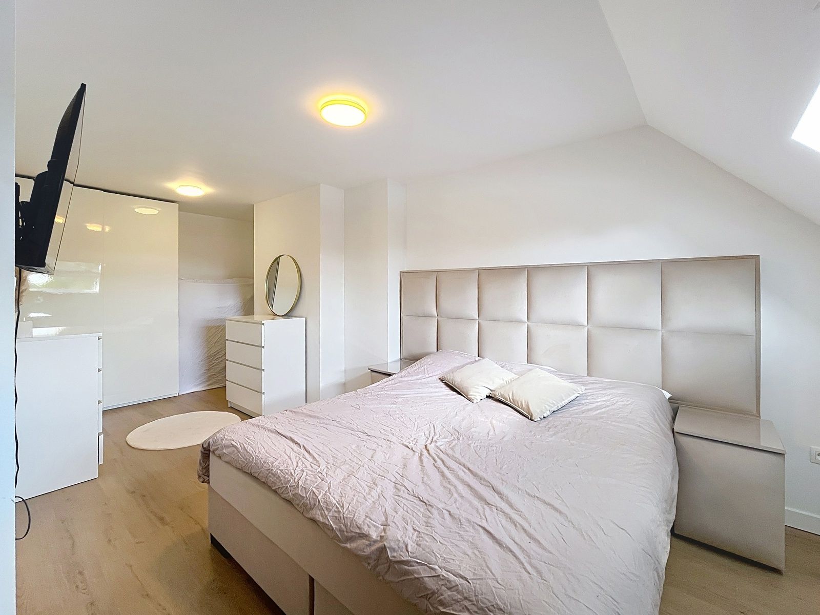 Luxueuze duplex met 4 slpk. en terras in Geistingen.  foto 13