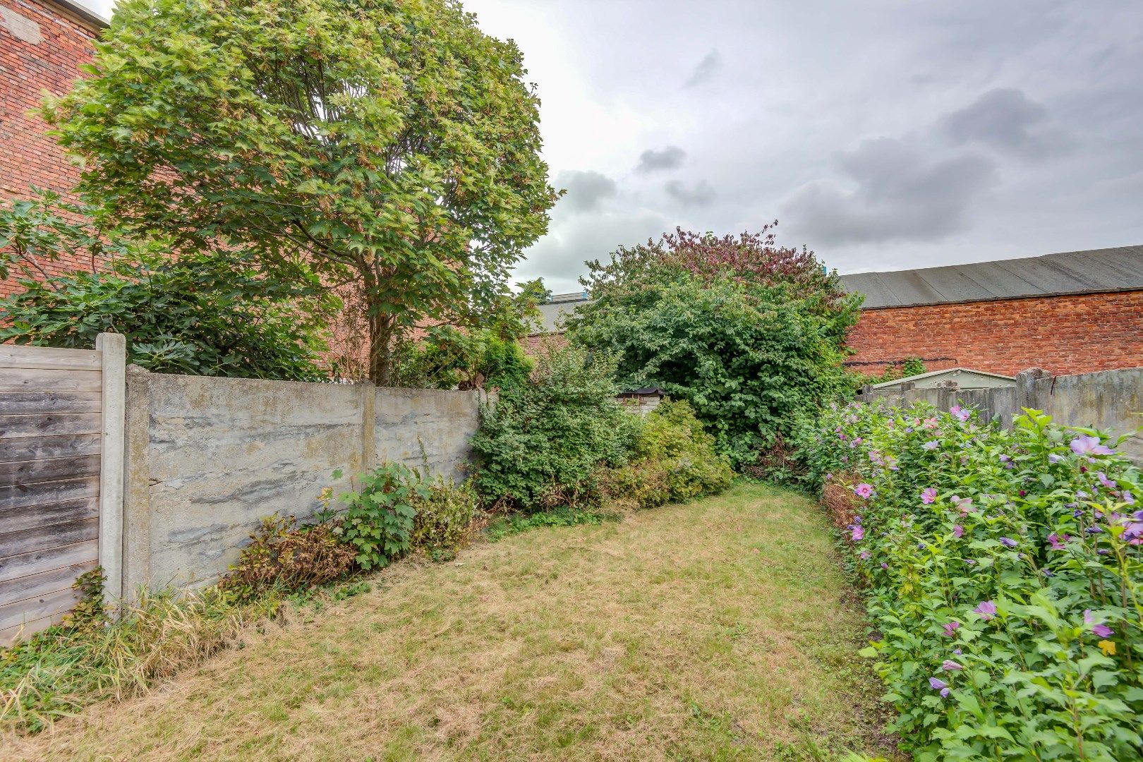 Rijwoning met 3 slaapkamers , garage en tuin foto 4