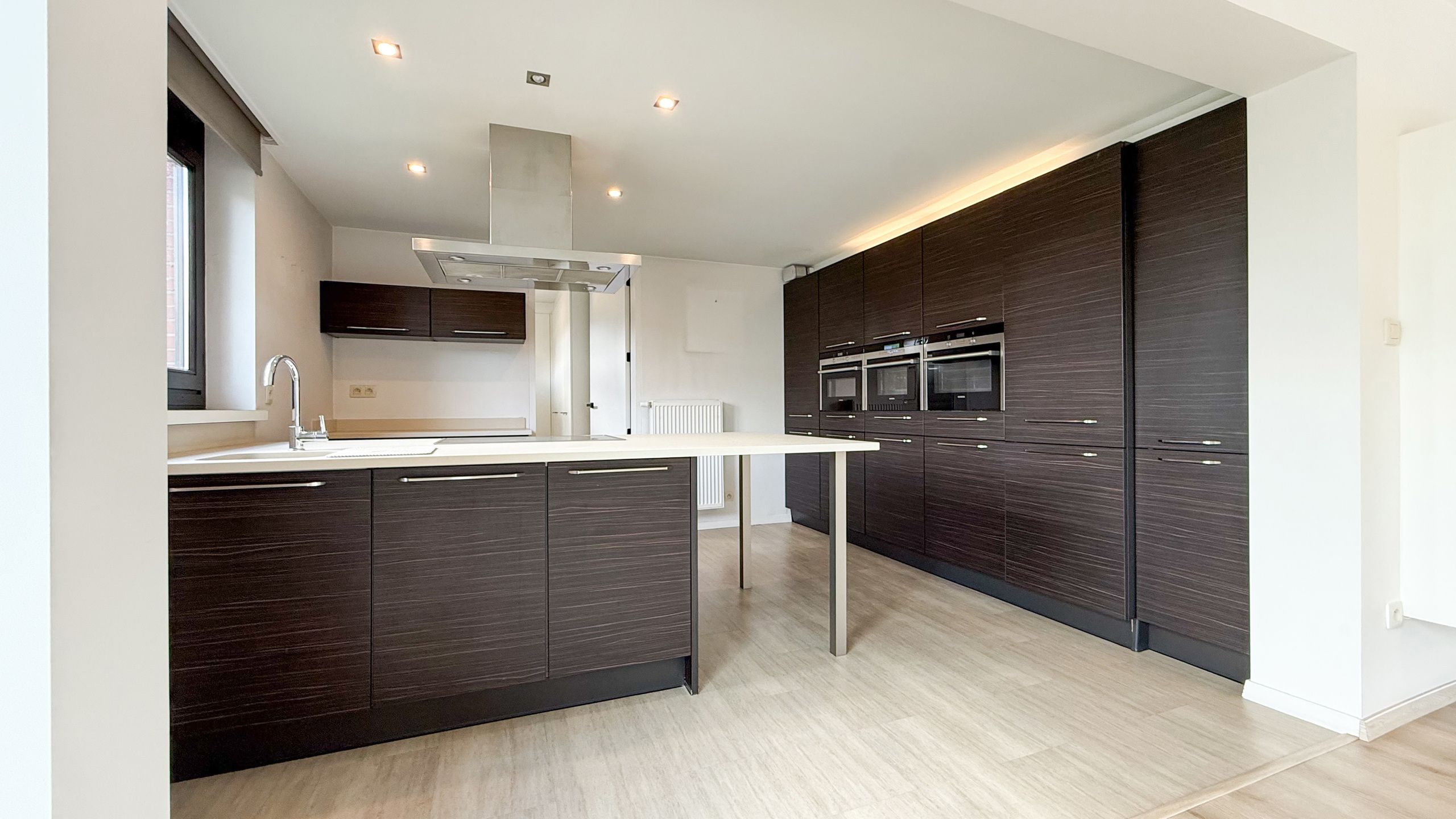 Ruim appartement met 2 slaapkamers en terras,met palletkachel foto 8