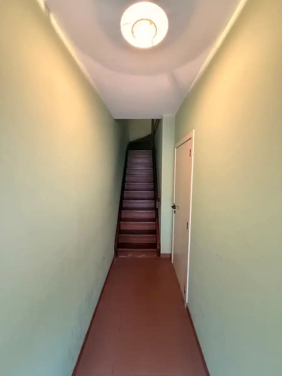 Opbrengstgebouw met 2 ruime appartementen foto 2