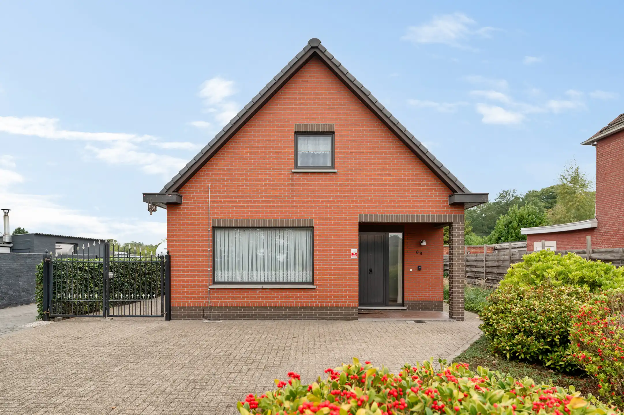 Charmante woning met grote tuin foto 21