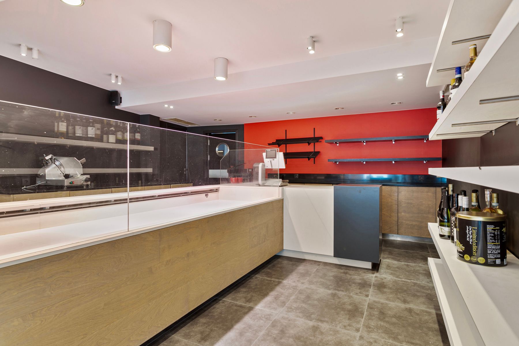 Commercieel pand met naastliggend appartement foto 5