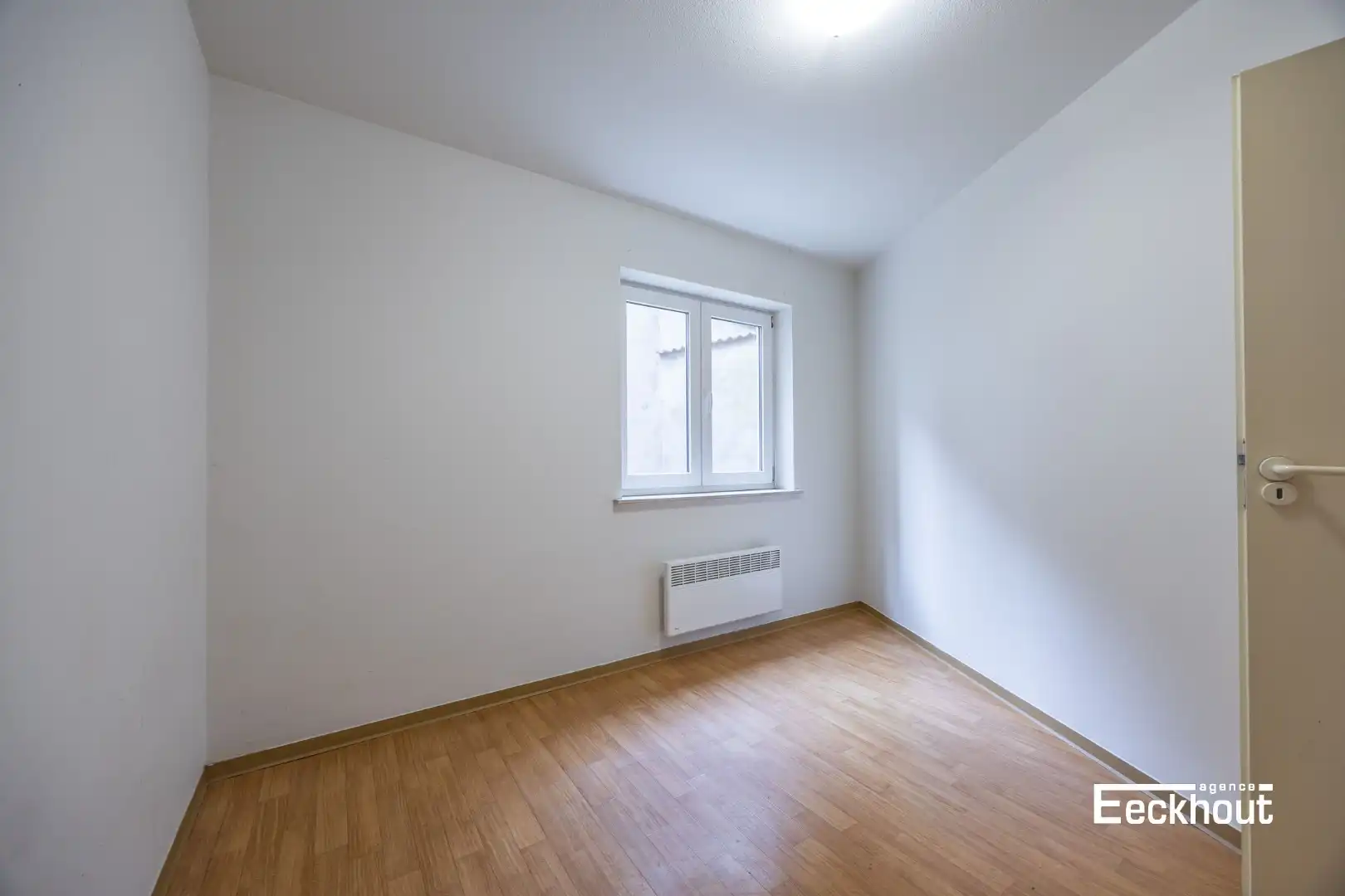 Instapklaar 2 slaapkamer appartement met terras in Oostende foto 12