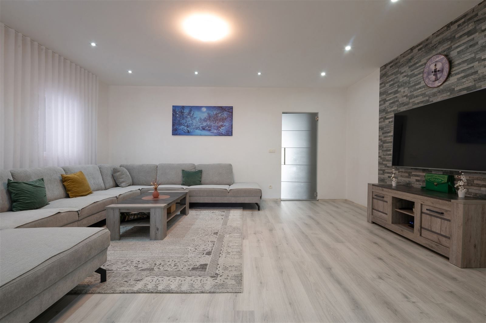 Modern afgewerkte en gerenoveerde gezinswonig met tuin op 2are93 foto 4