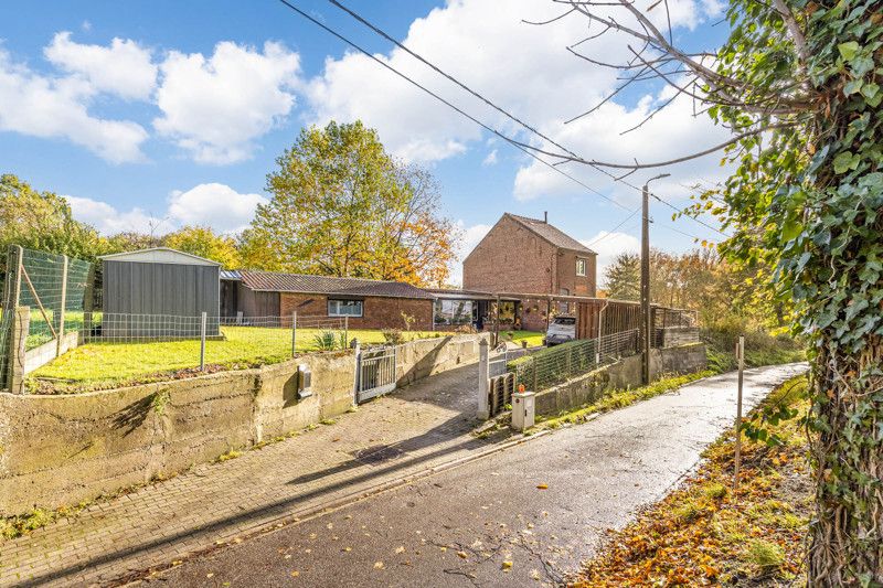 Zeer goed en rustig gelegen, instapklare woning met tuin foto {{pictureIndex}}