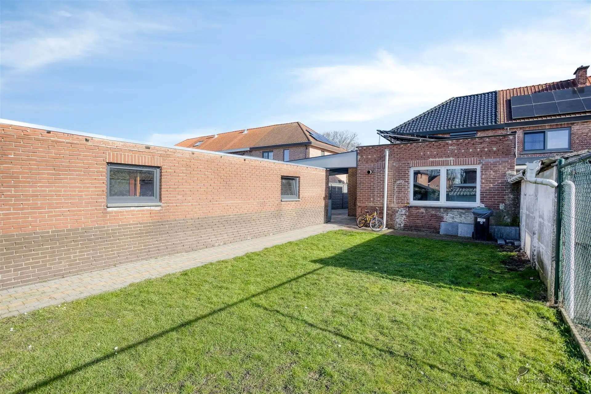 Volledig gerenoveerde HOB op topligging aan rustig pleintje te Genk foto 24